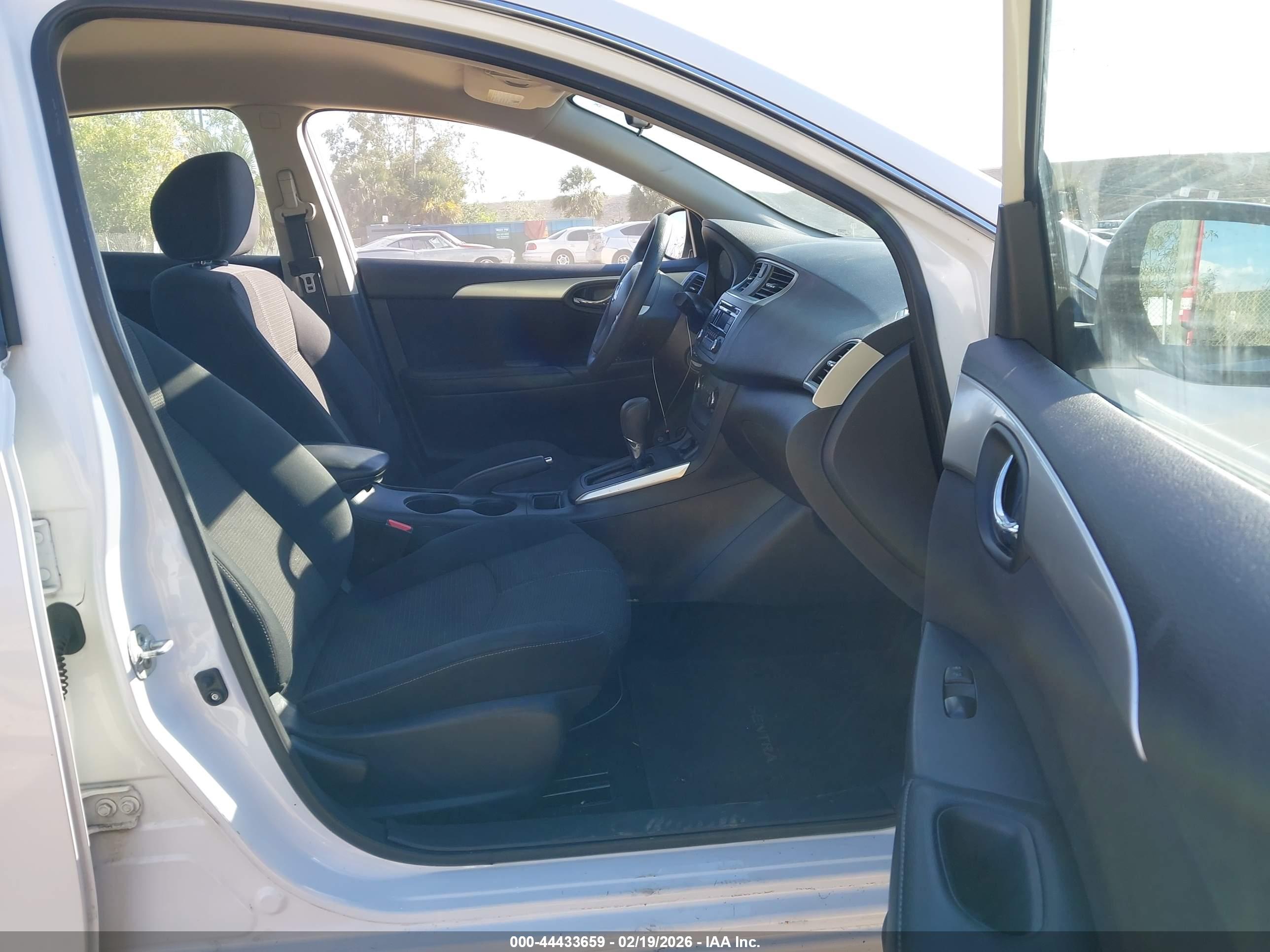 NISSAN SENTRA image 5
