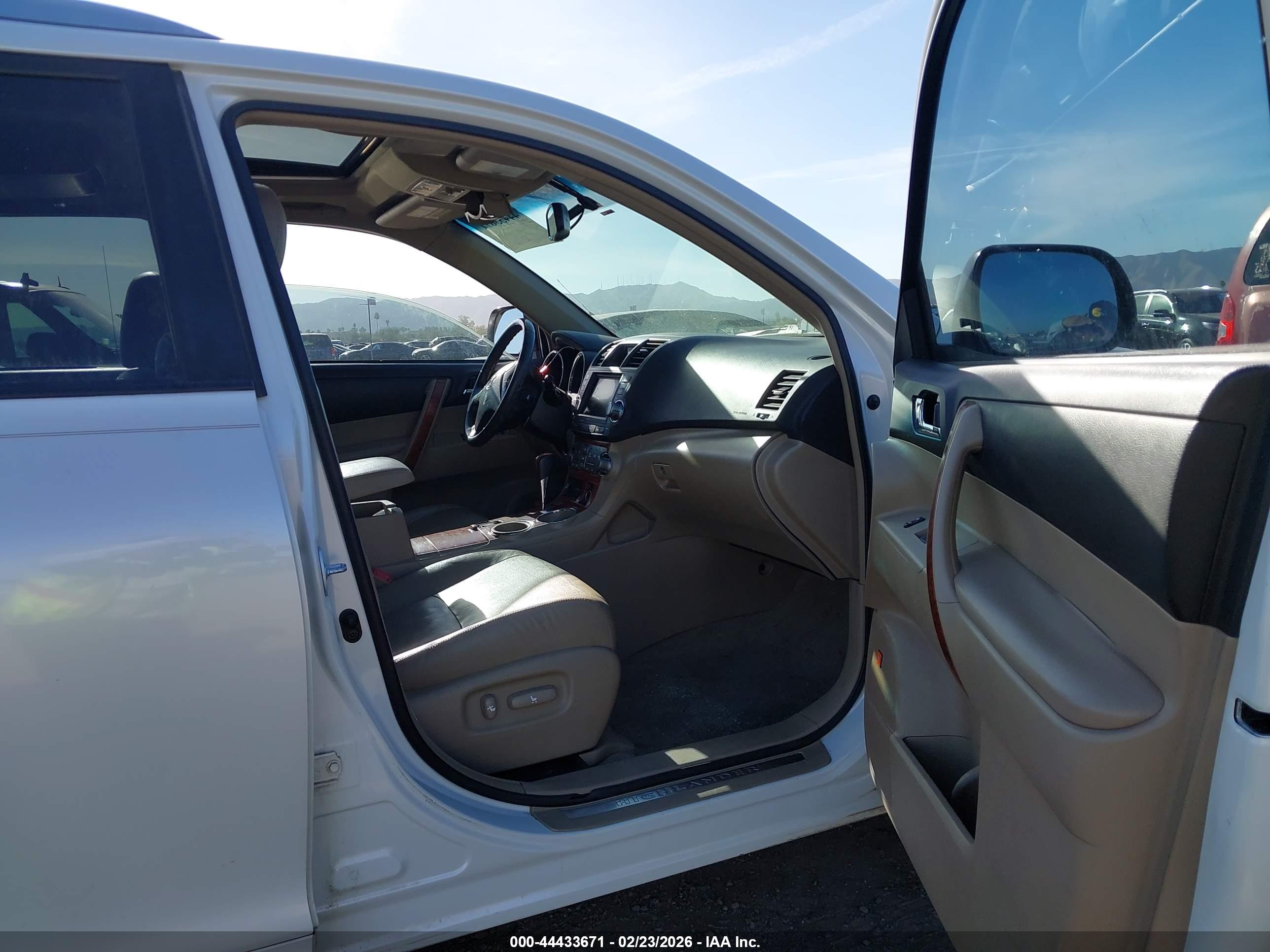 TOYOTA HIGHLANDER image 5