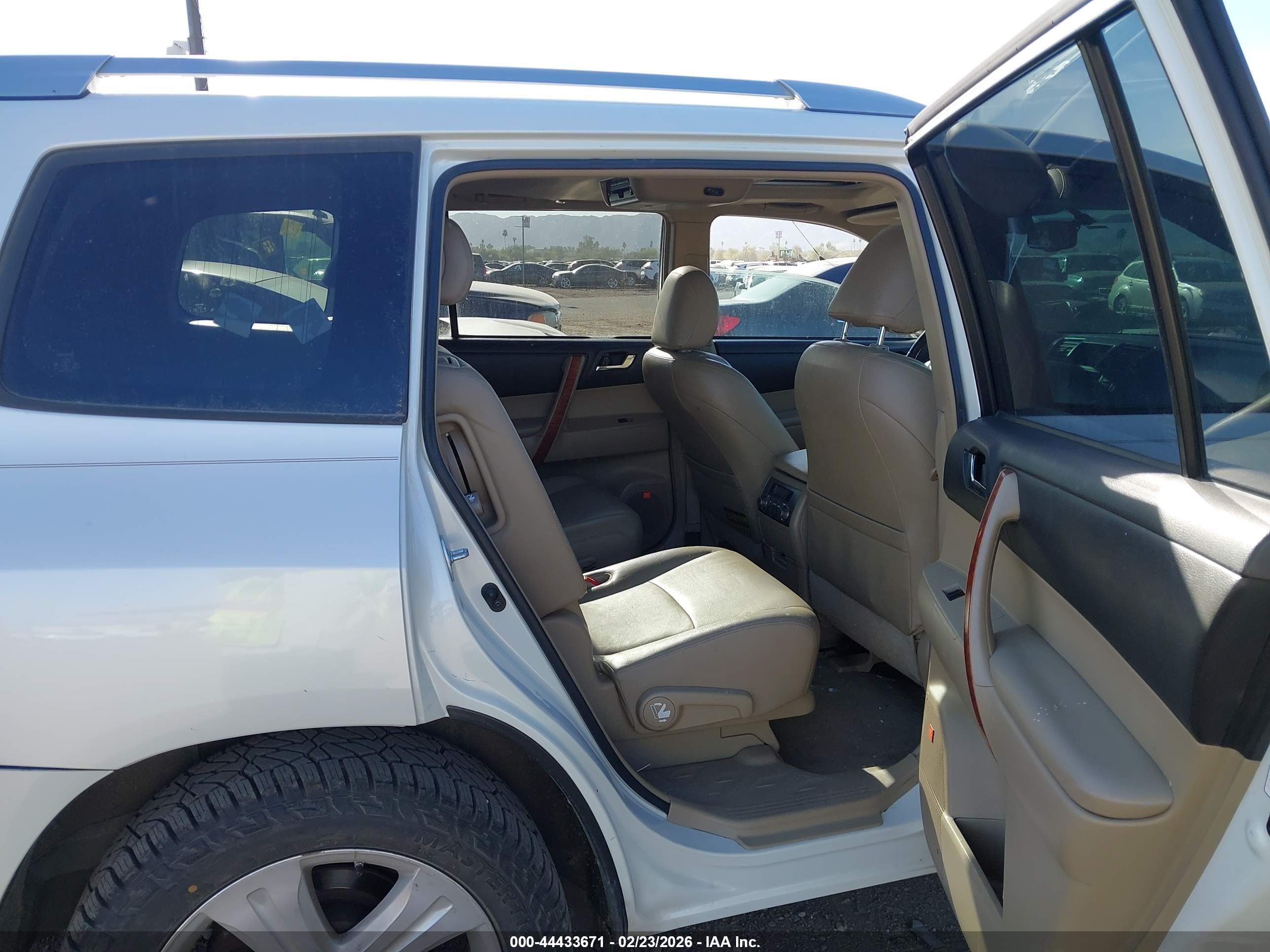 TOYOTA HIGHLANDER image 8