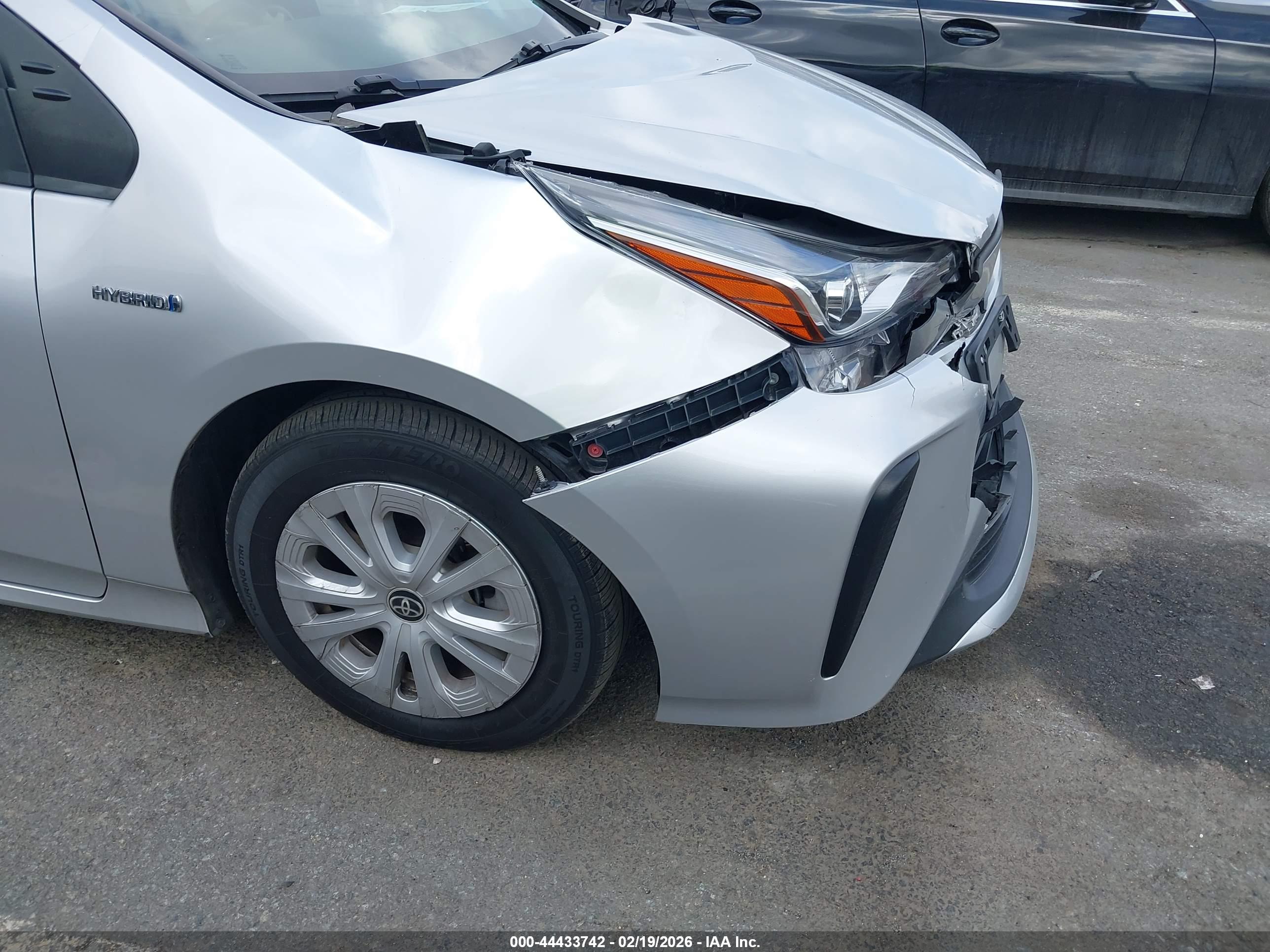 TOYOTA PRIUS image 6
