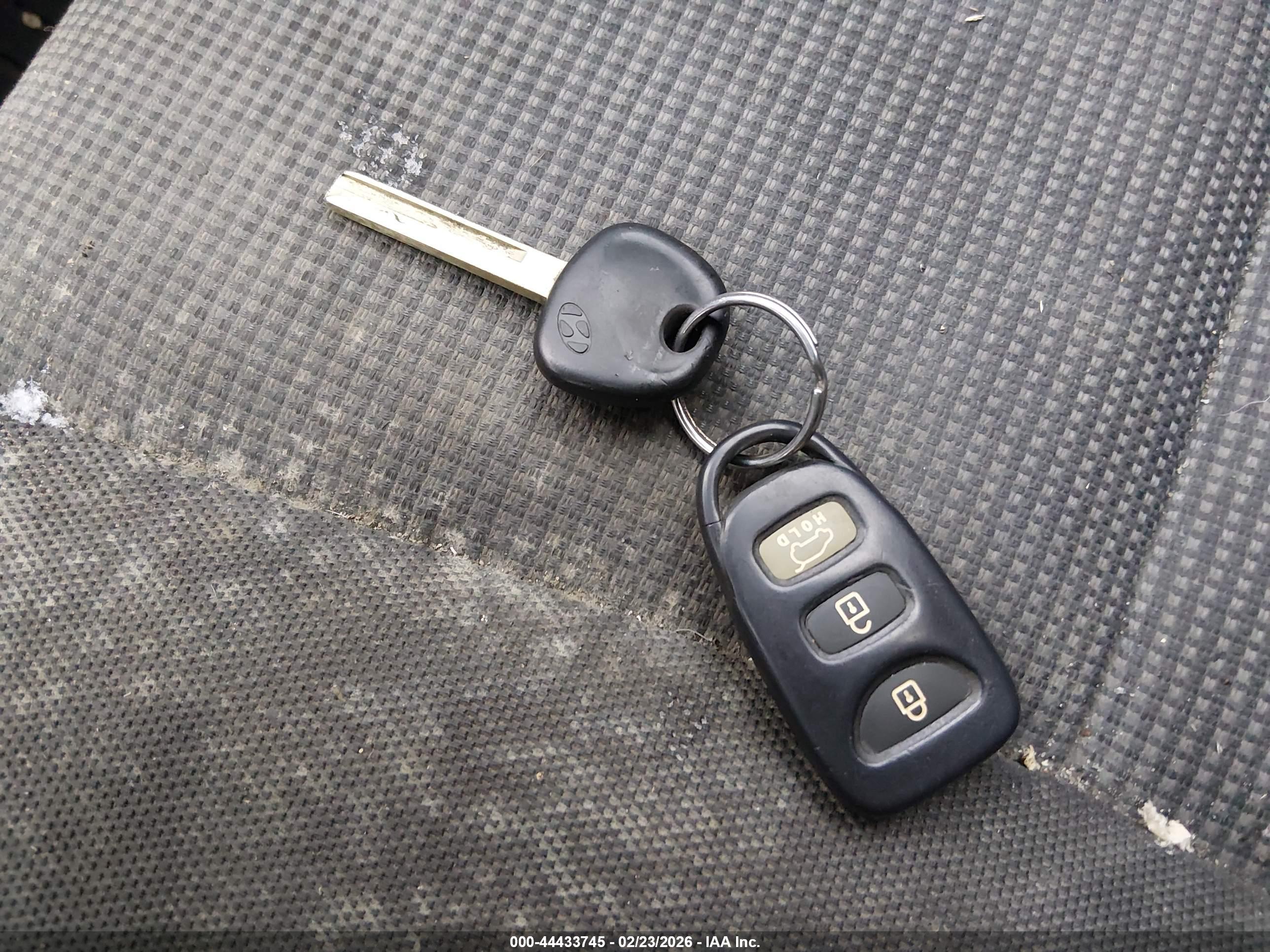 HYUNDAI ELANTRA image 11