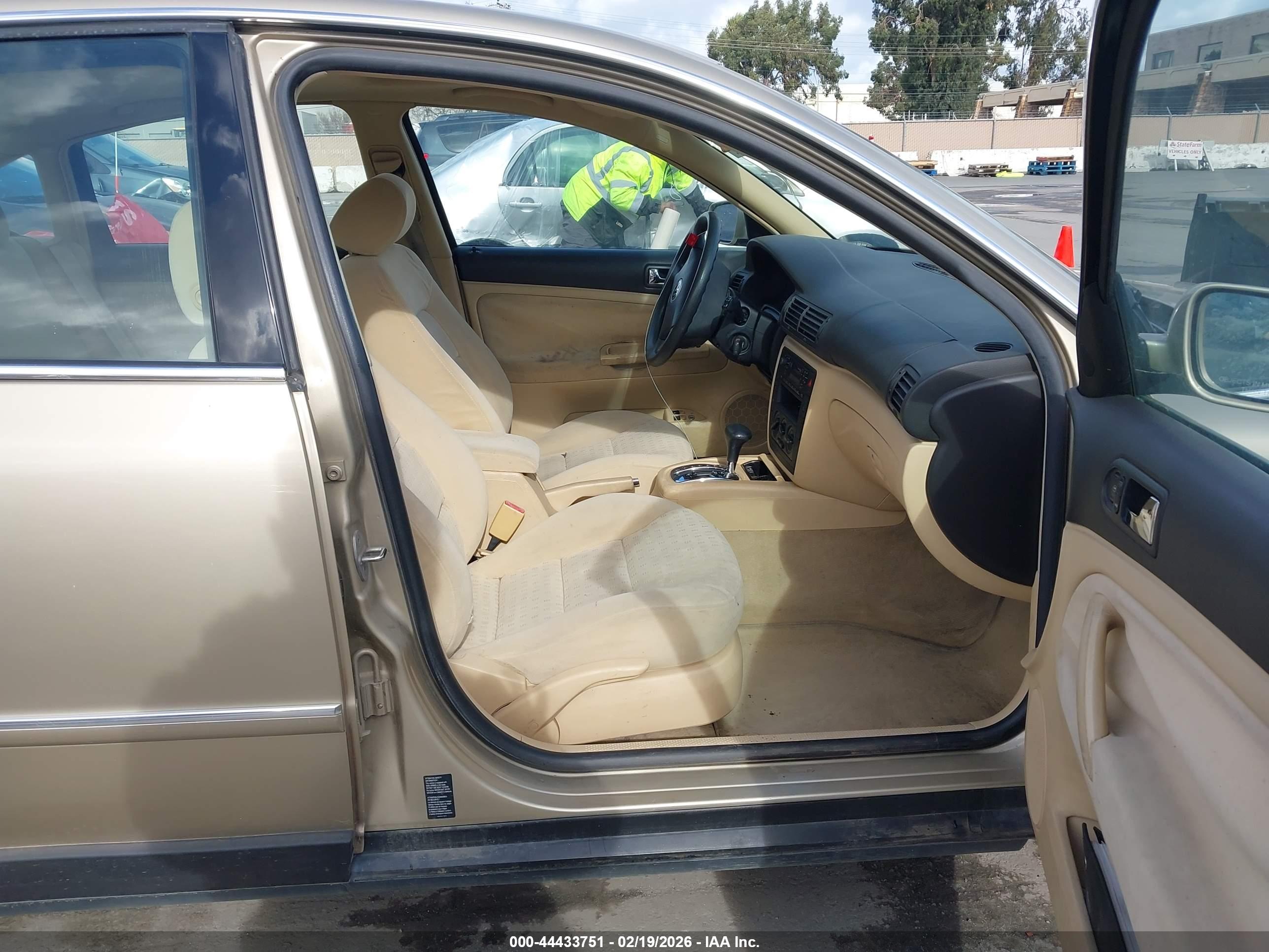 VOLKSWAGEN PASSAT image 5