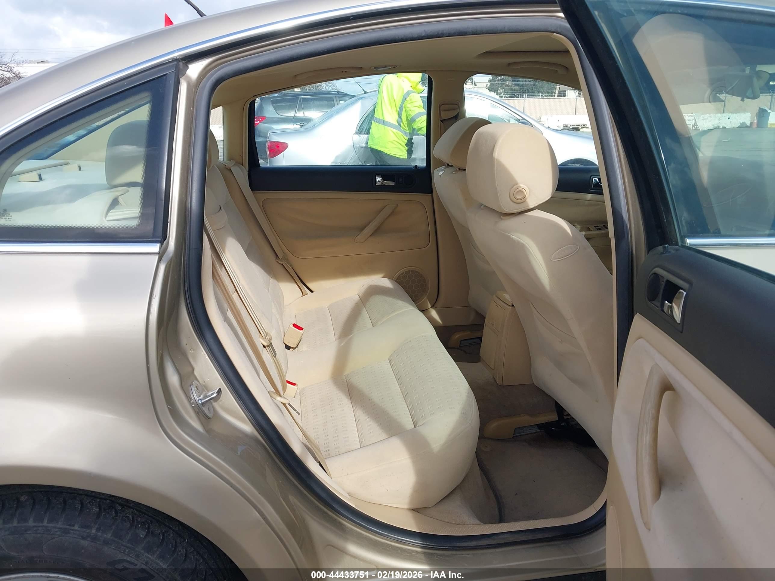 VOLKSWAGEN PASSAT image 8