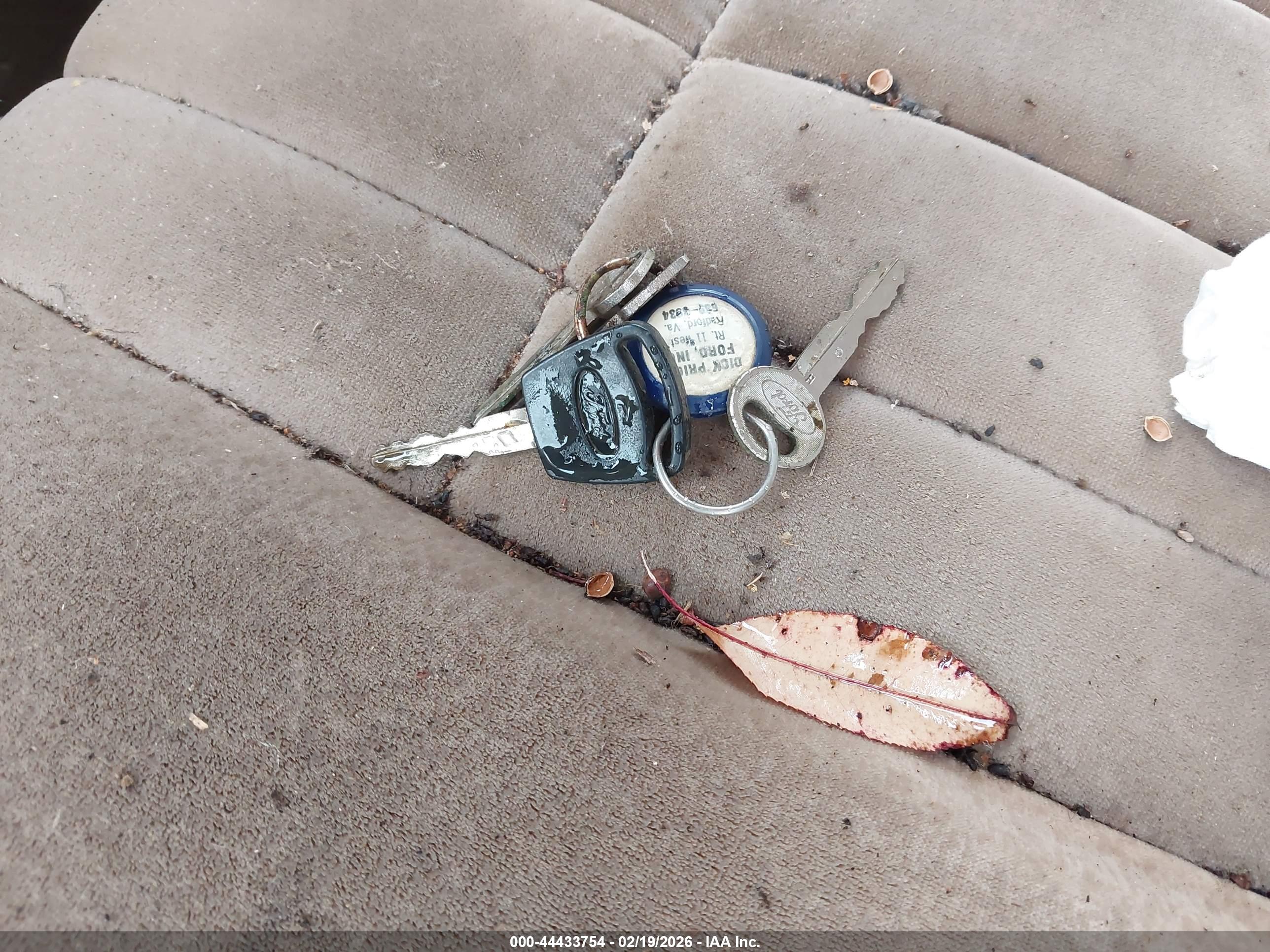 LINCOLN TOWN image 11