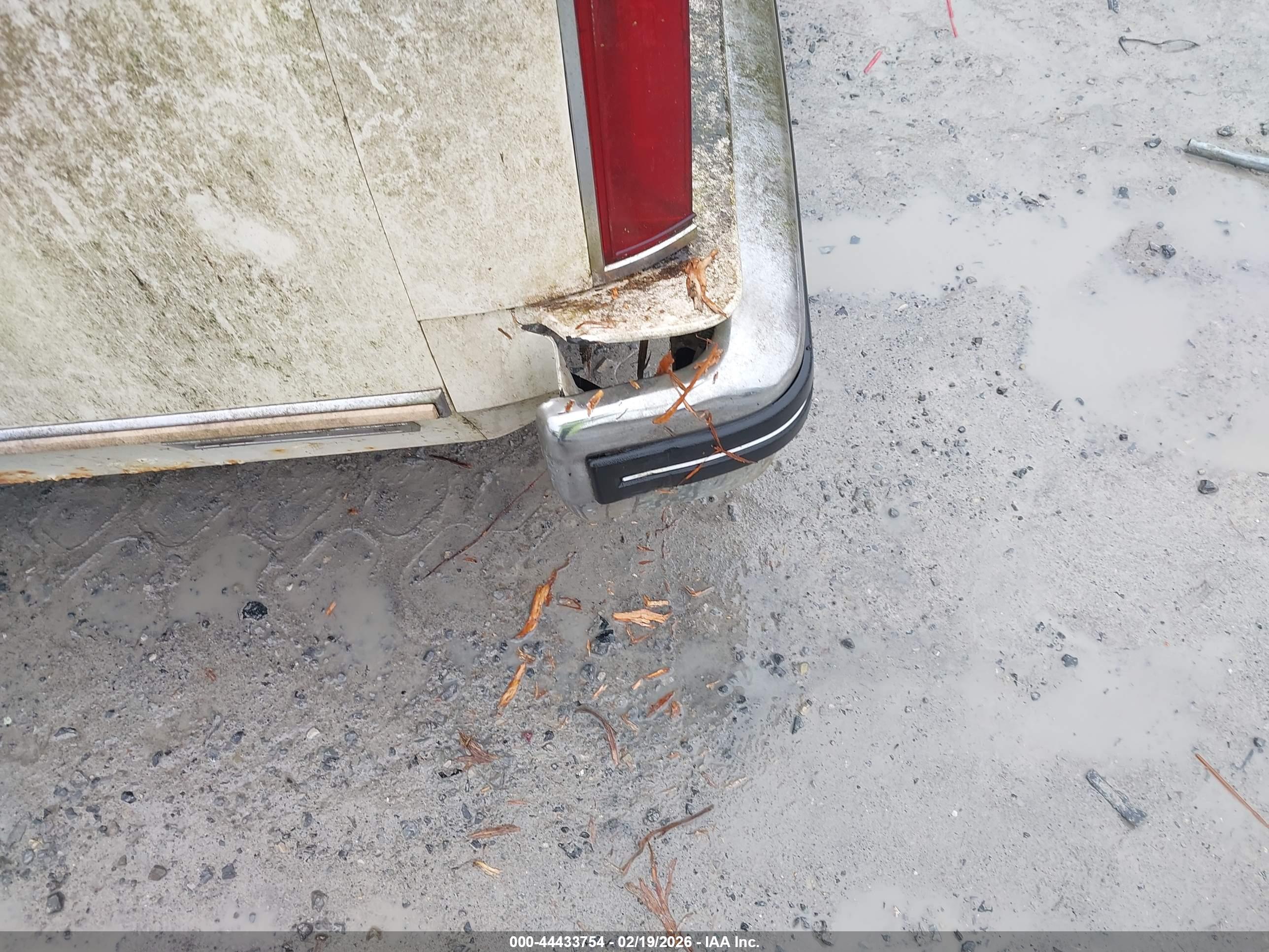 LINCOLN TOWN image 6