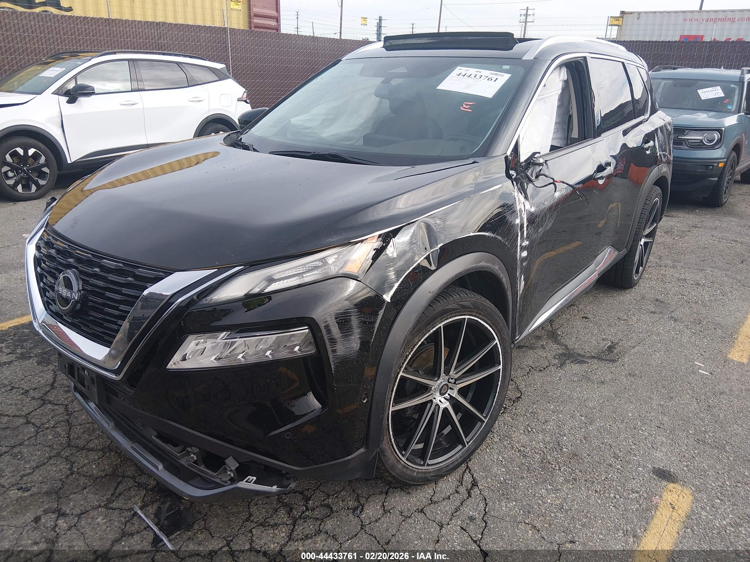 NISSAN ROGUE image 2