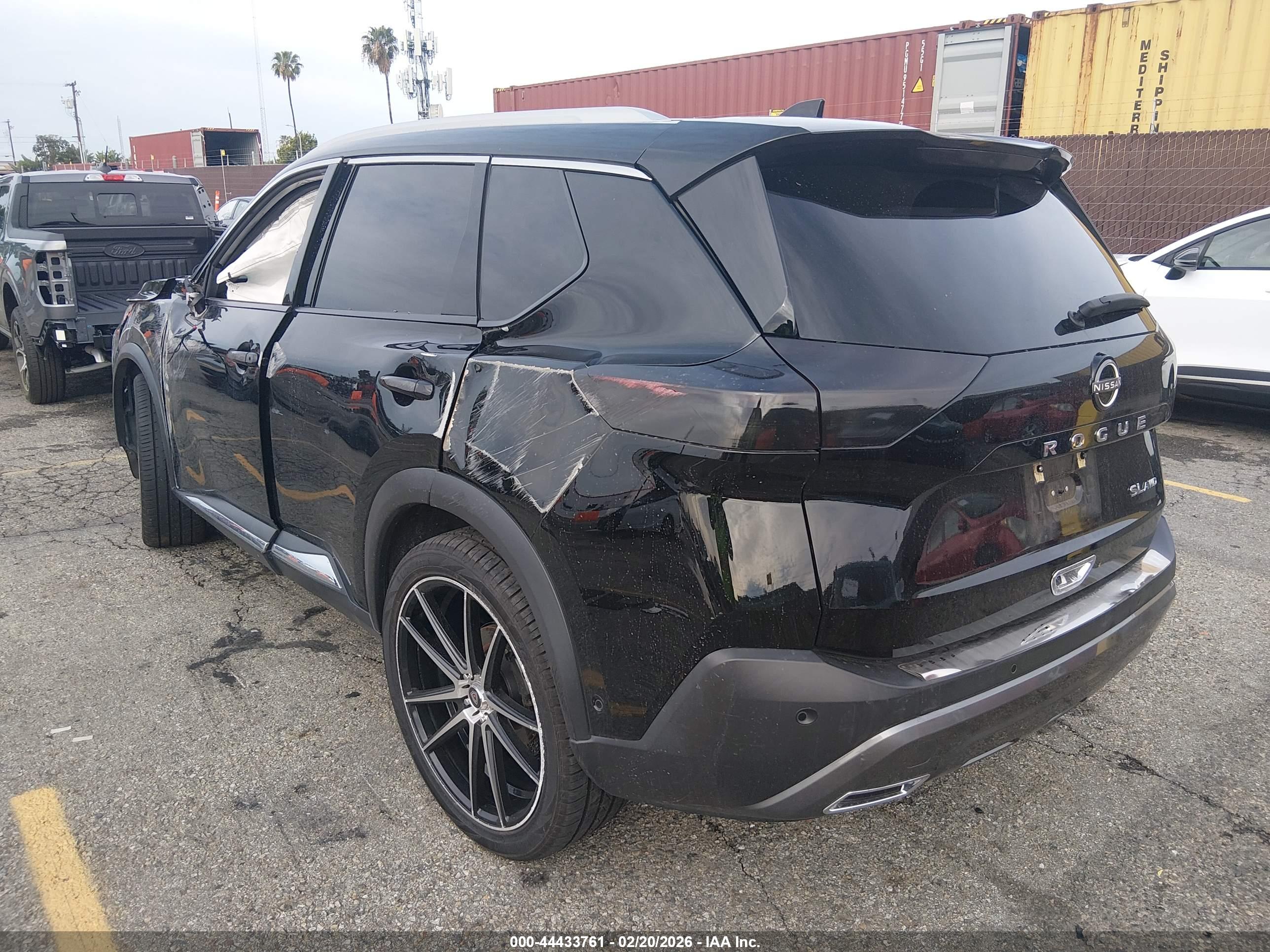 NISSAN ROGUE image 3