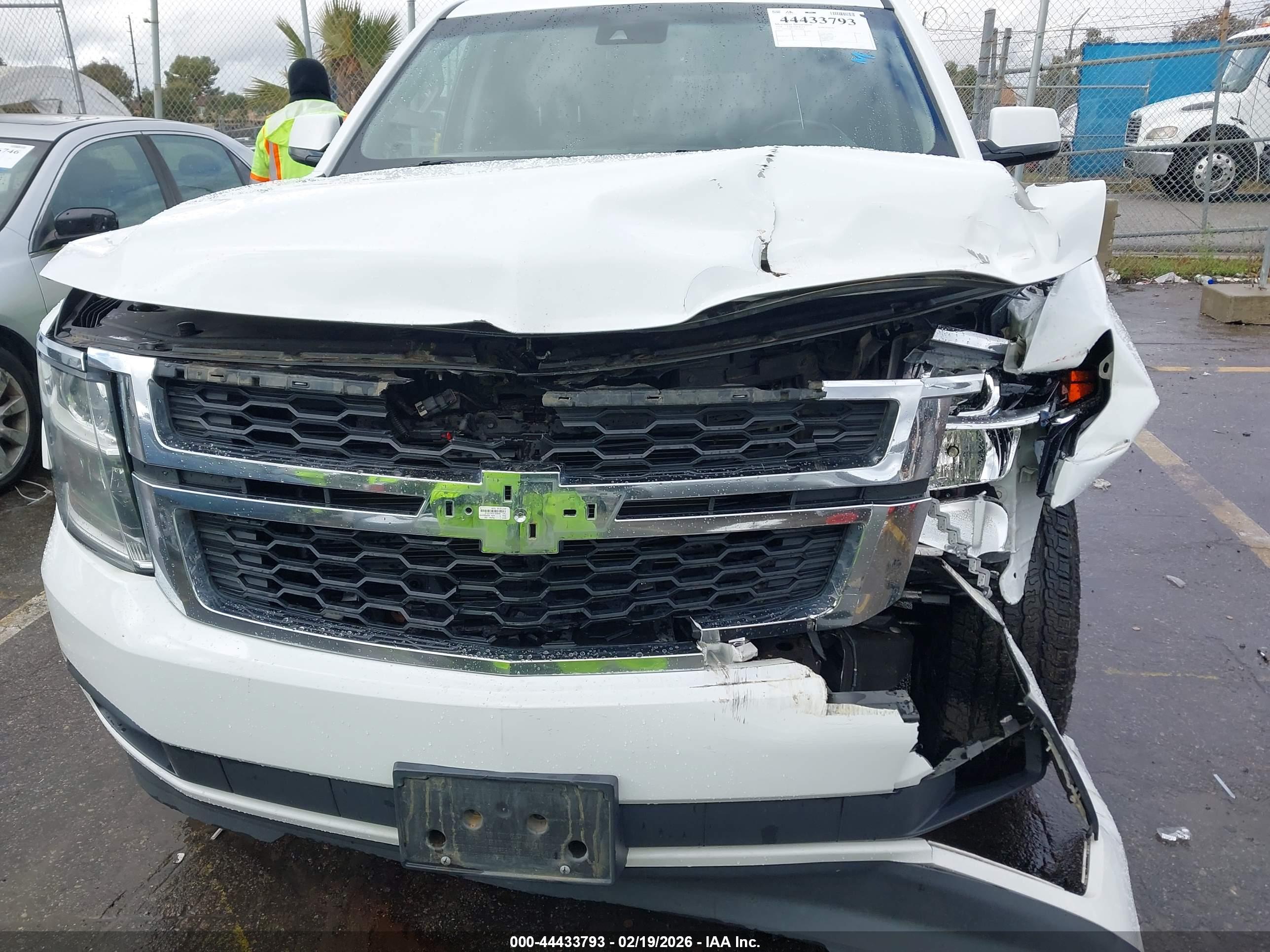 CHEVROLET SUBURBAN image 6