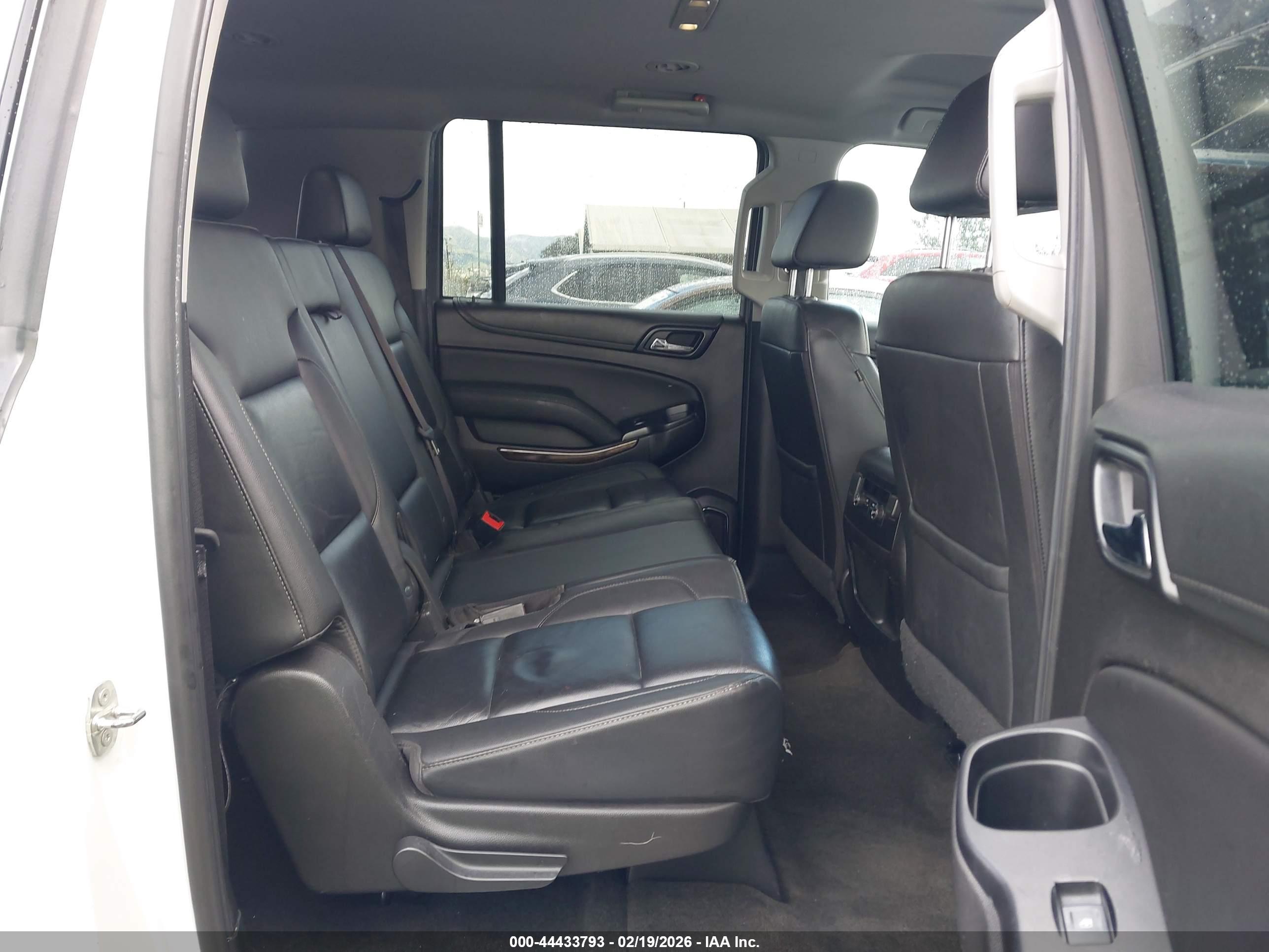 CHEVROLET SUBURBAN image 8