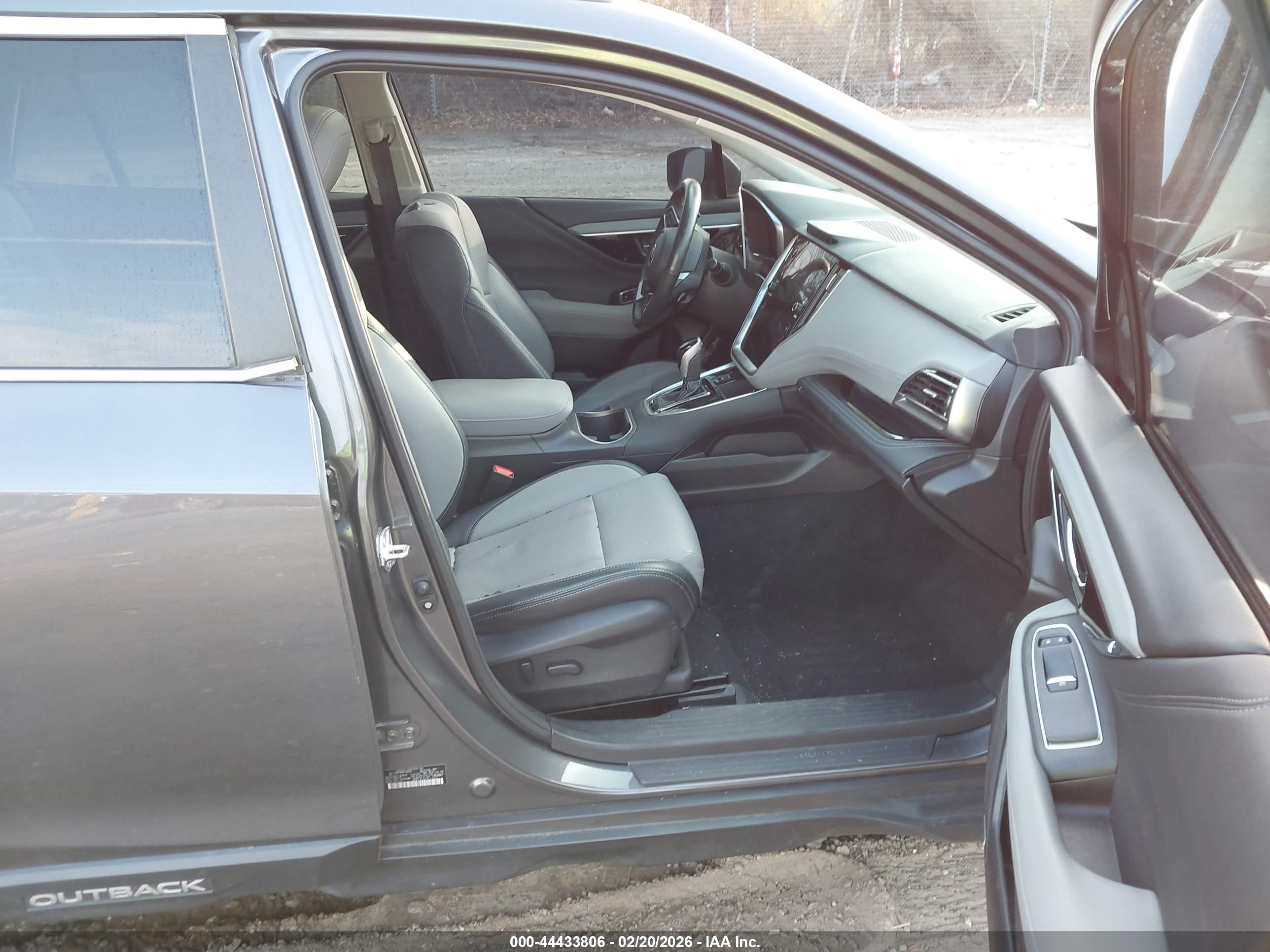 SUBARU OUTBACK image 5