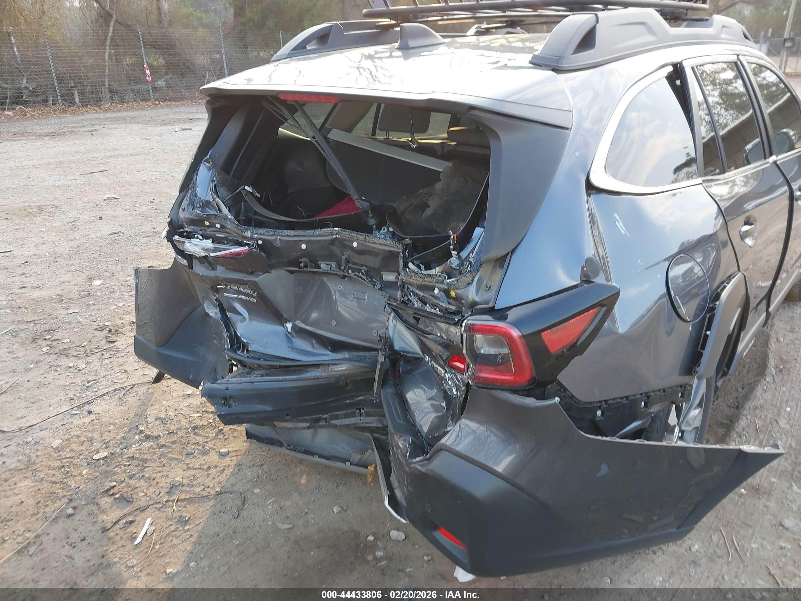 SUBARU OUTBACK image 6