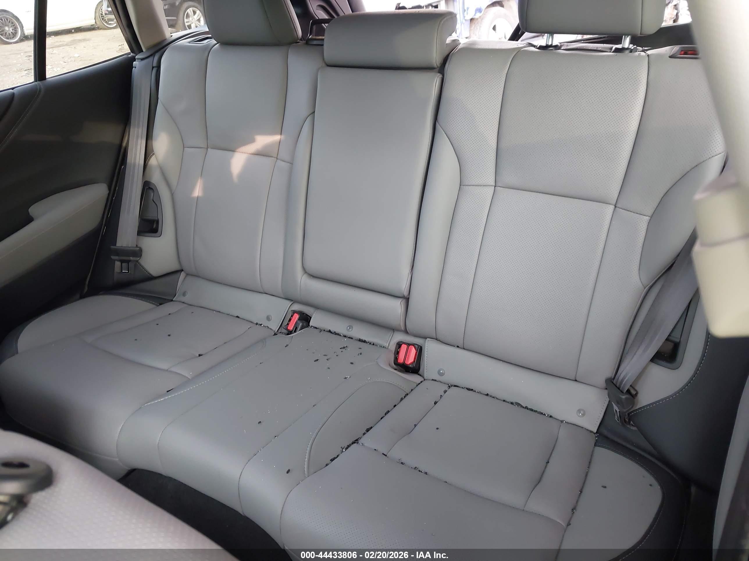 SUBARU OUTBACK image 8