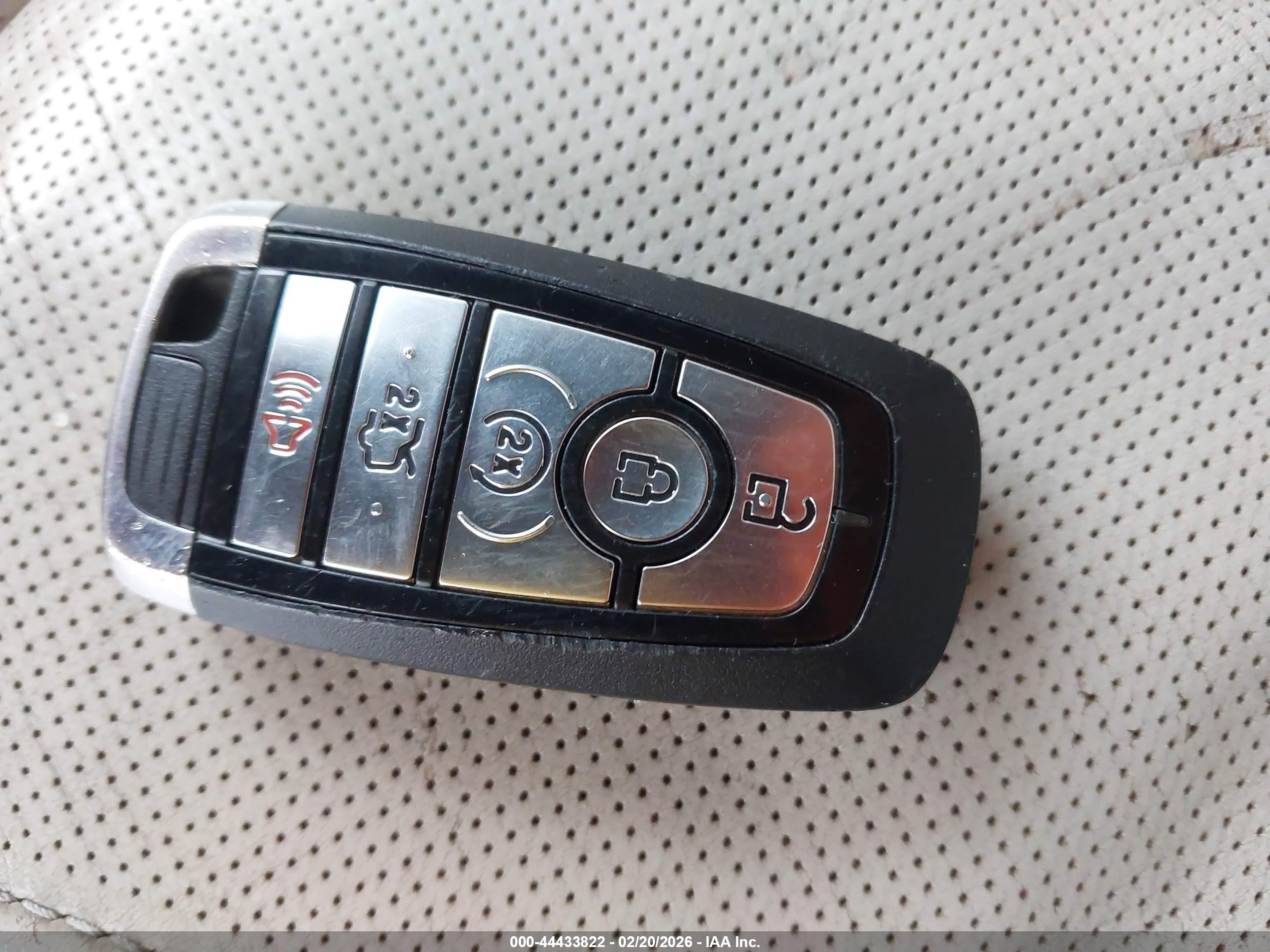 FORD FUSION image 11