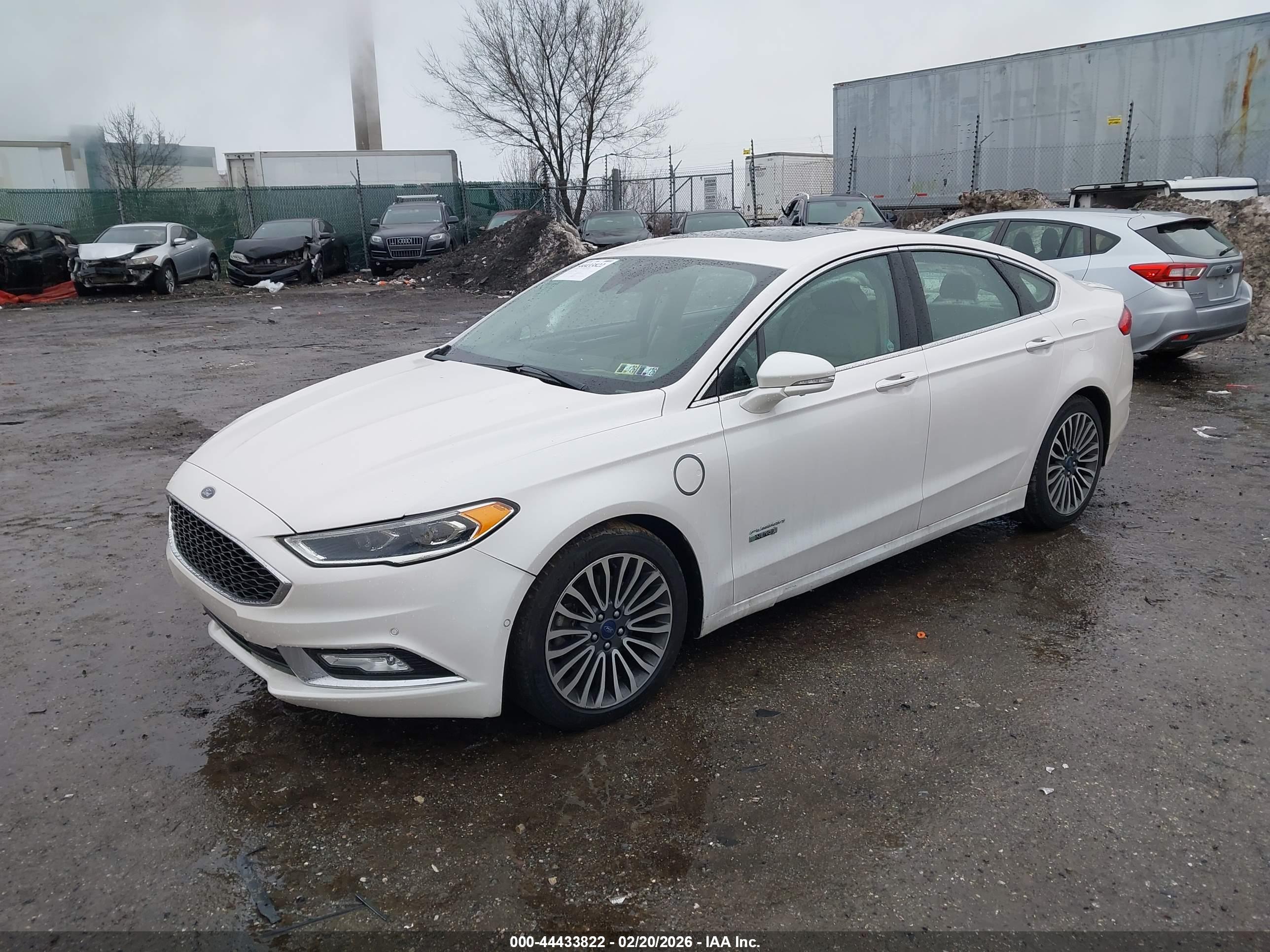 FORD FUSION image 2