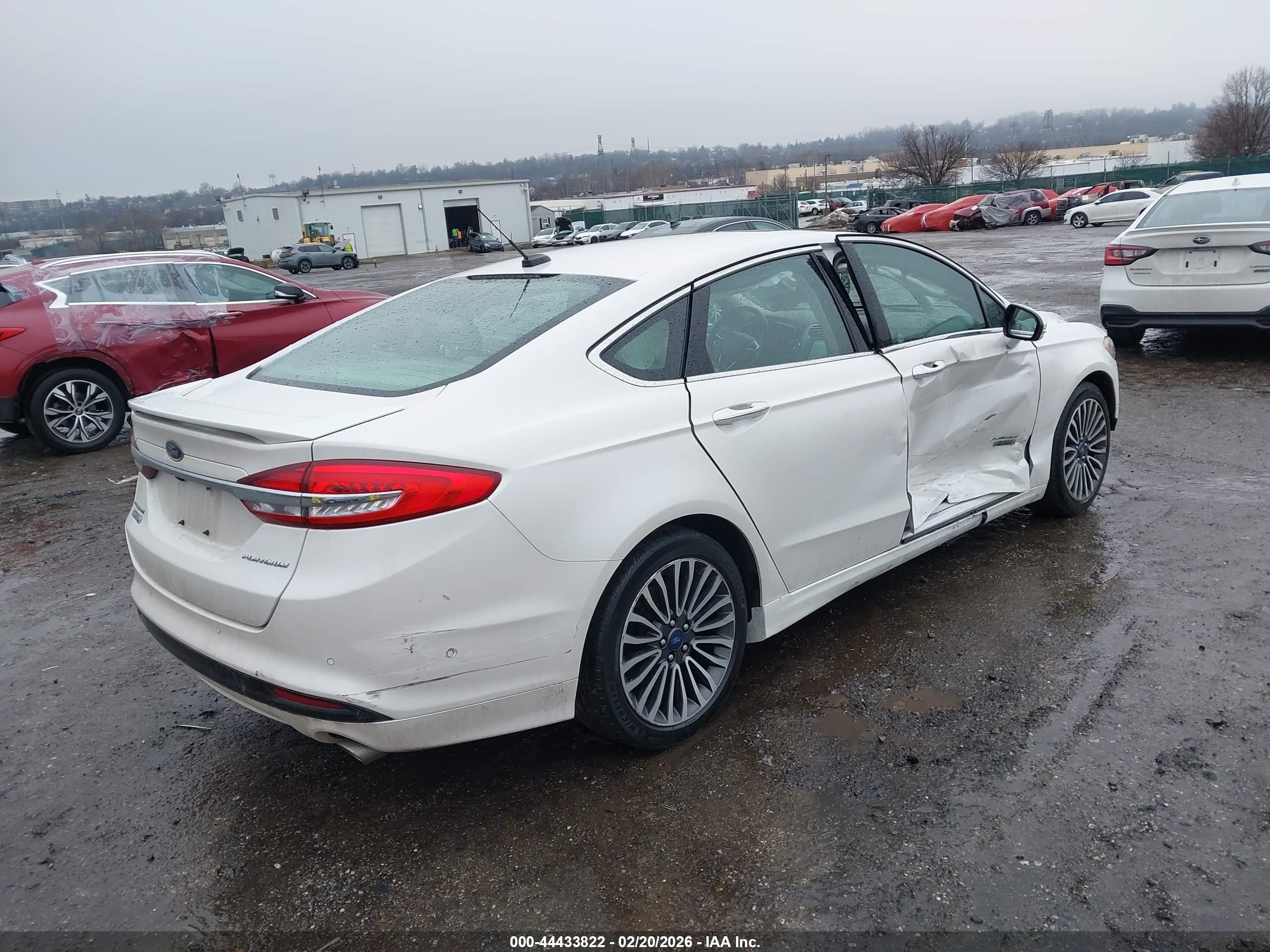 FORD FUSION image 4