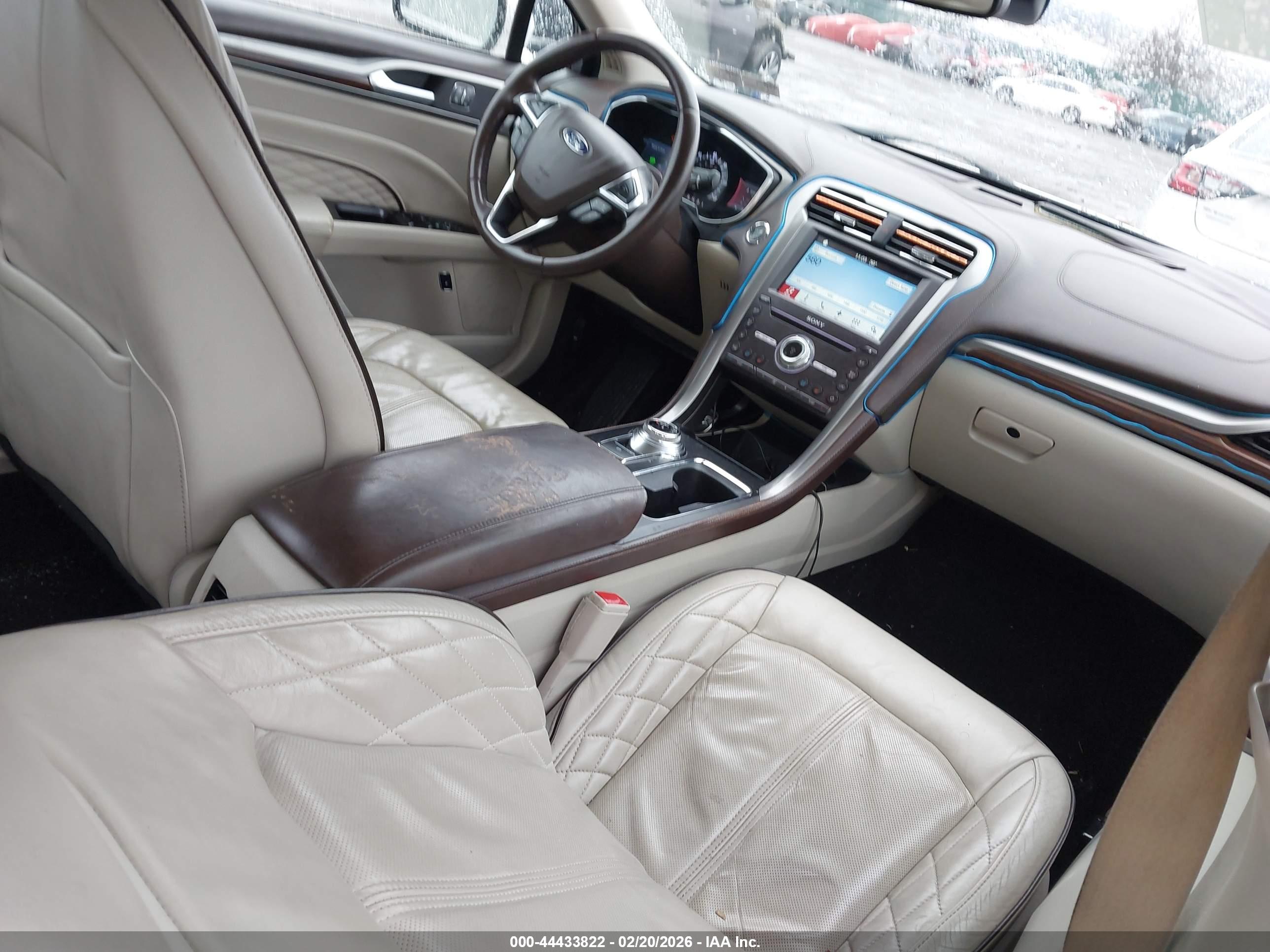 FORD FUSION image 5
