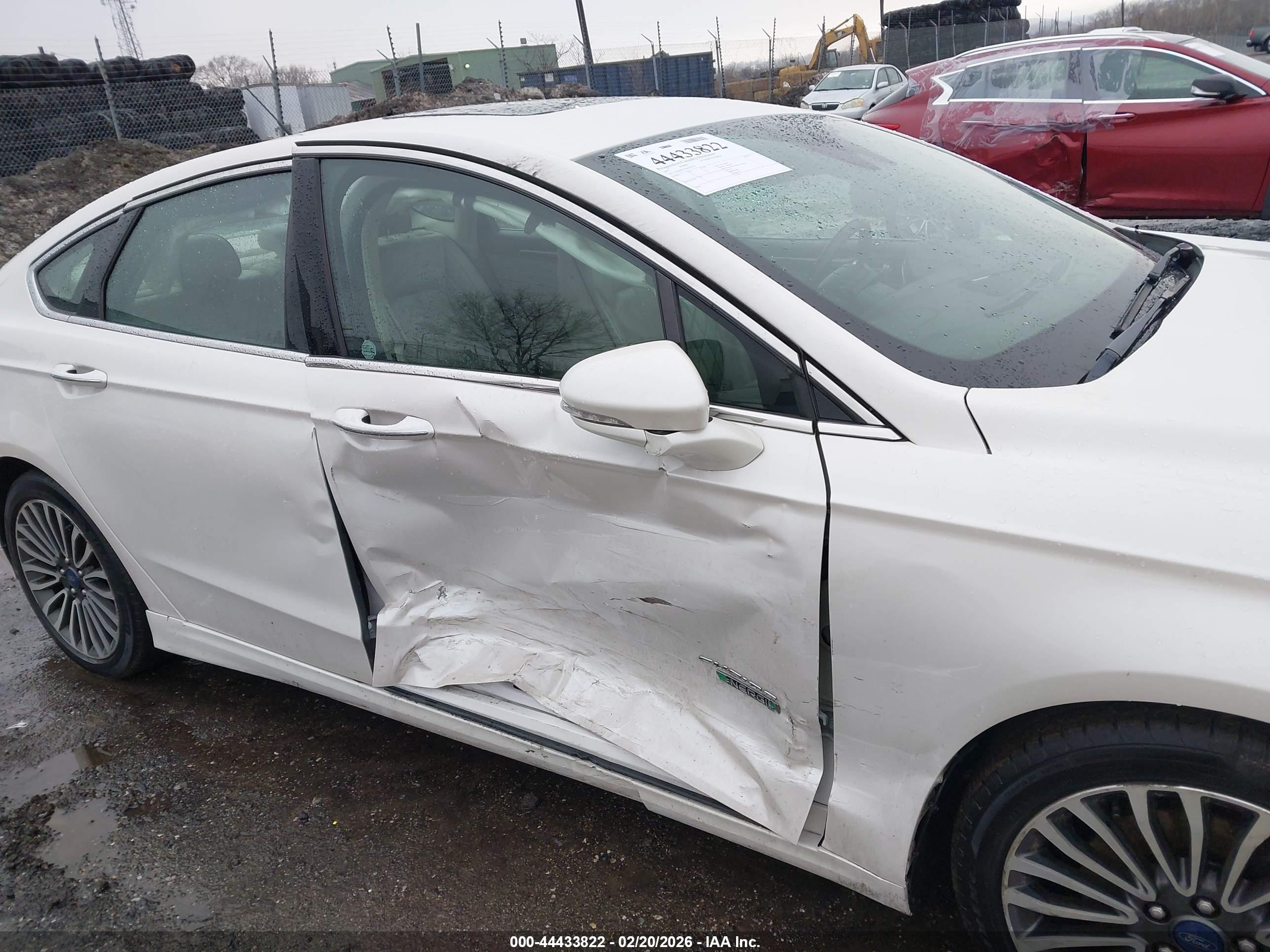 FORD FUSION image 6