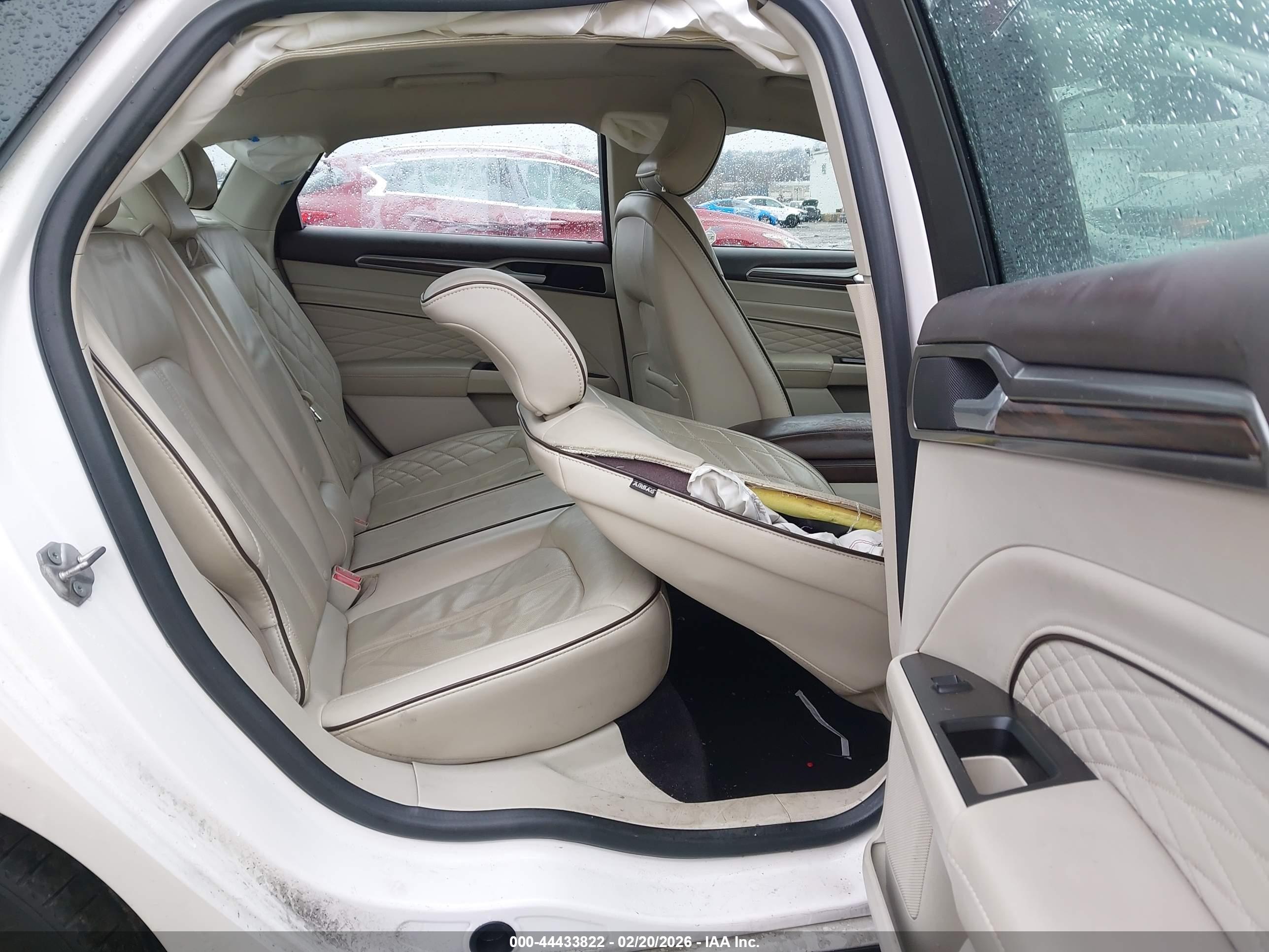 FORD FUSION image 8