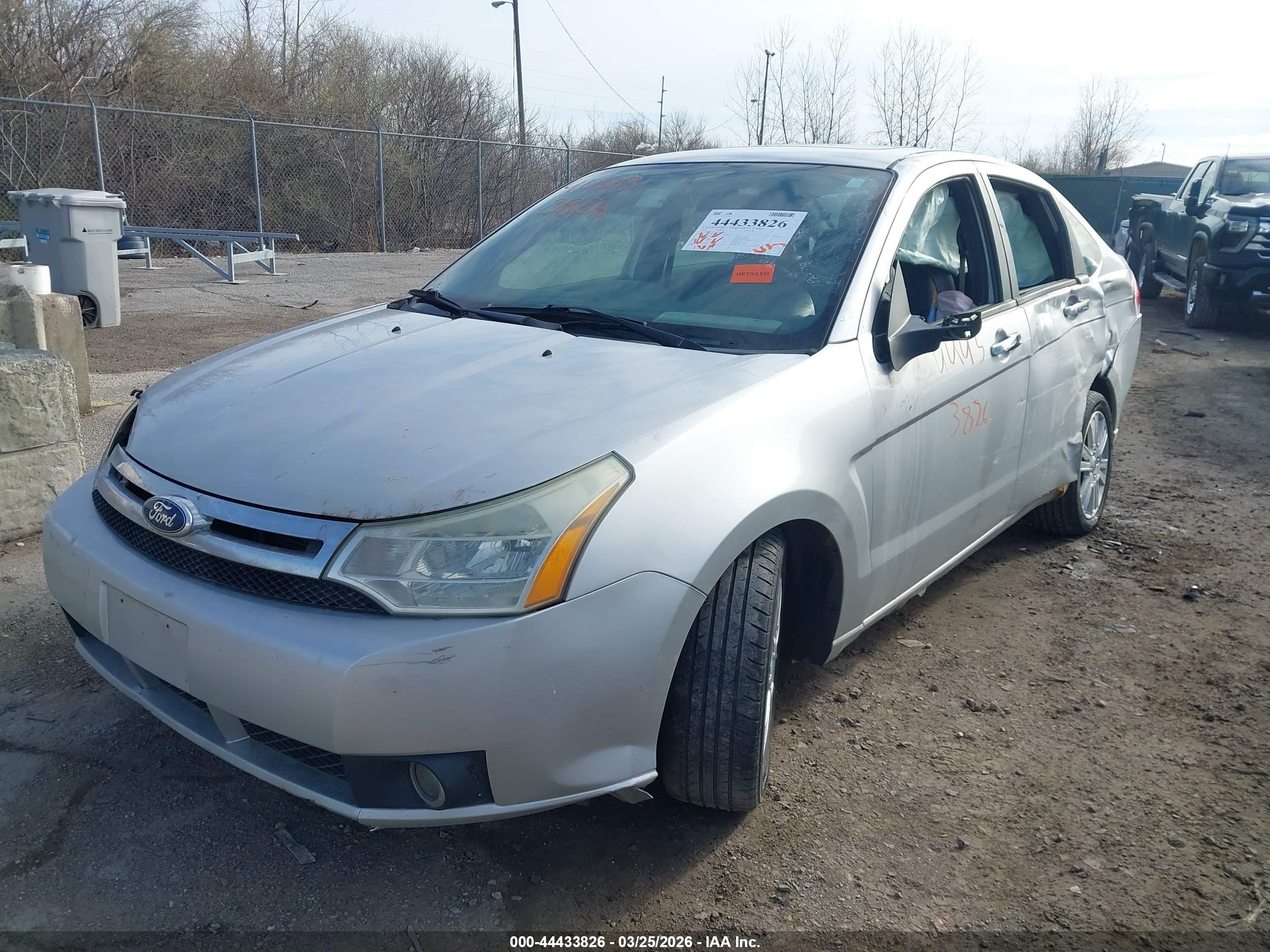 FORD FOCUS image 2