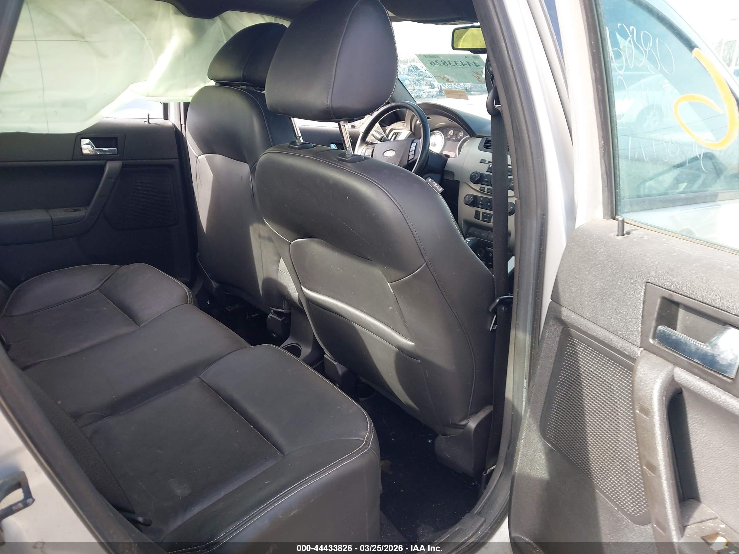 FORD FOCUS image 8