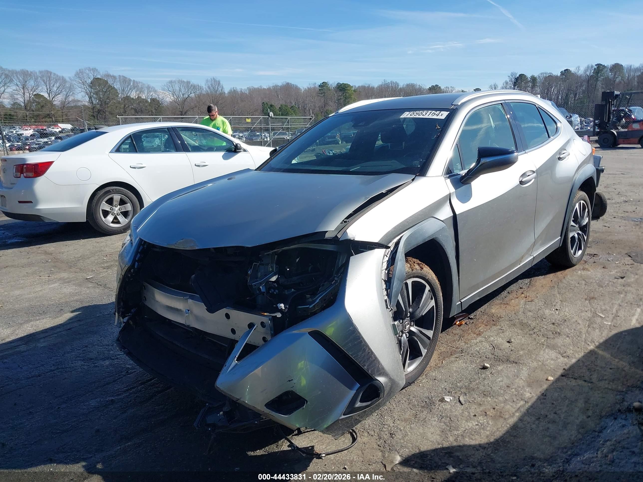 LEXUS UX image 2