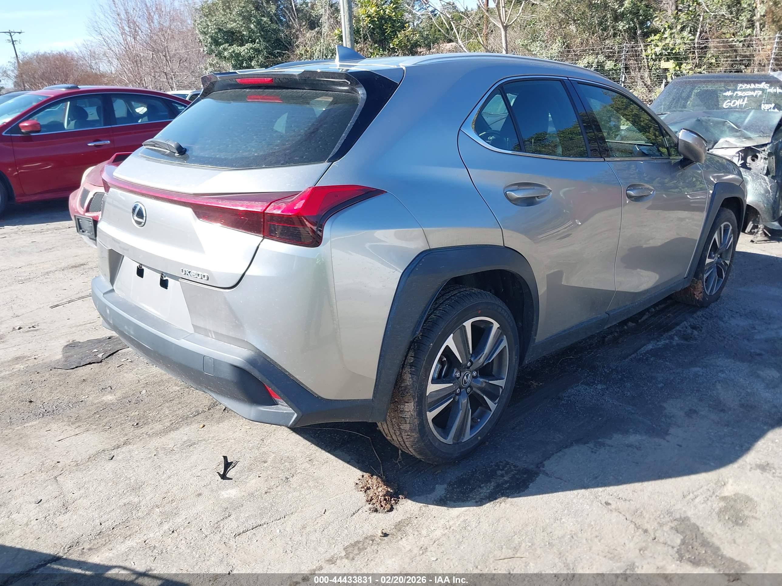 LEXUS UX image 4