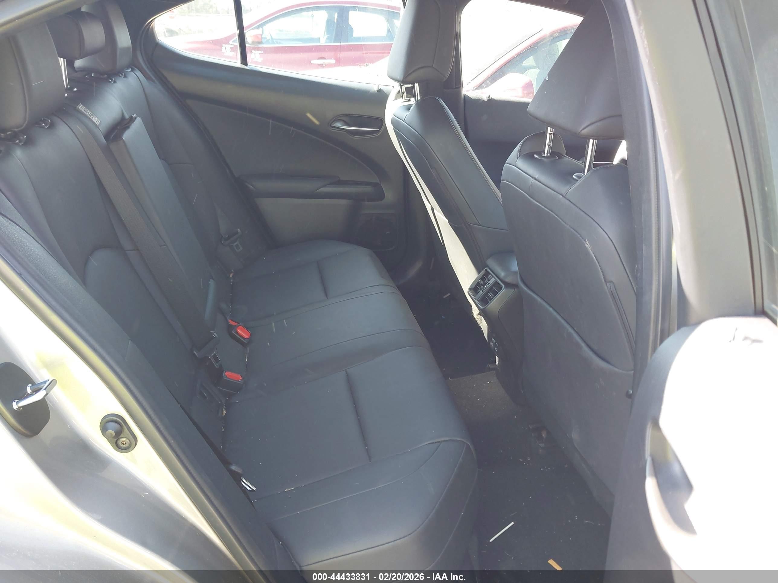 LEXUS UX image 8