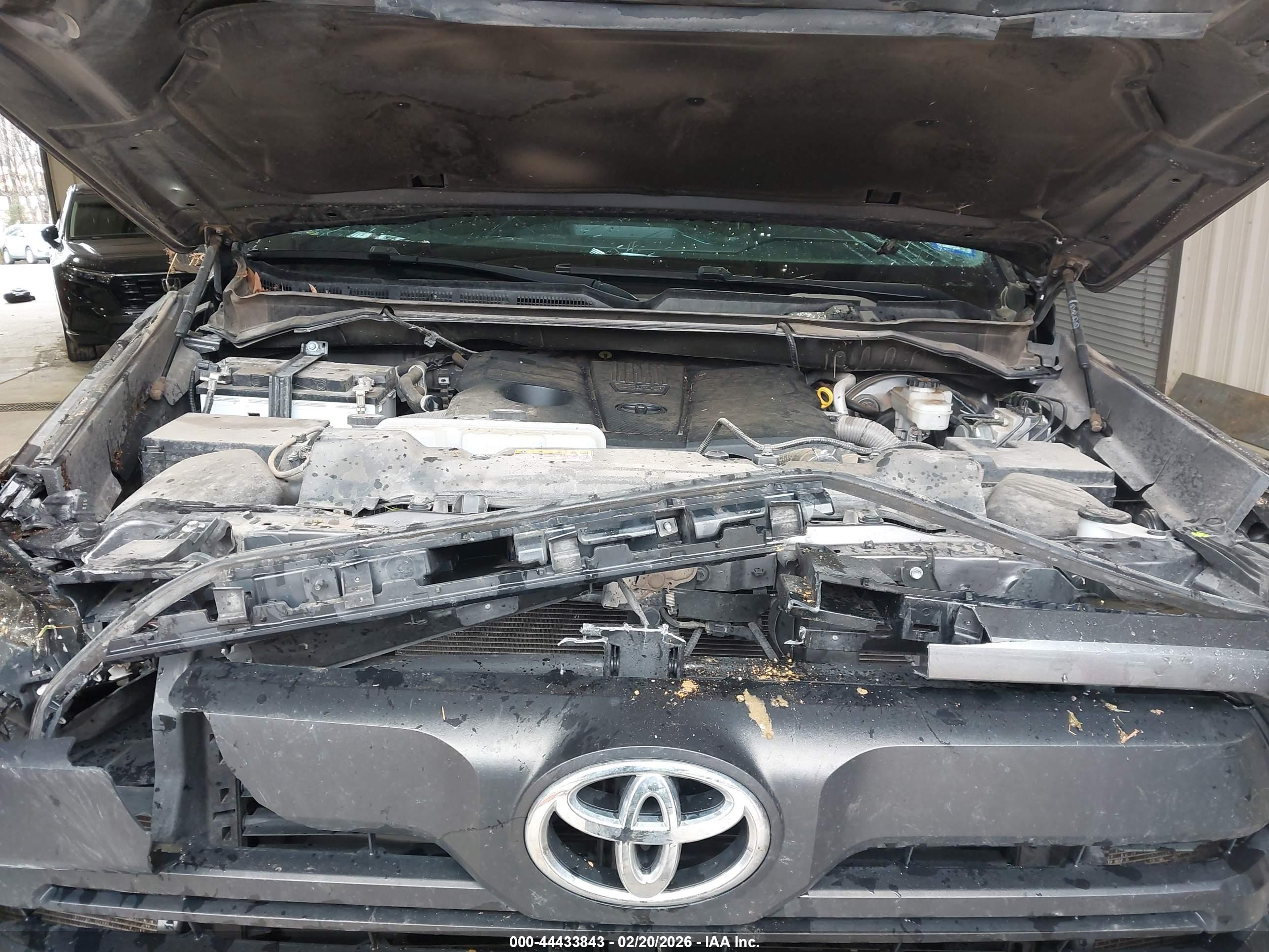 TOYOTA TUNDRA image 10