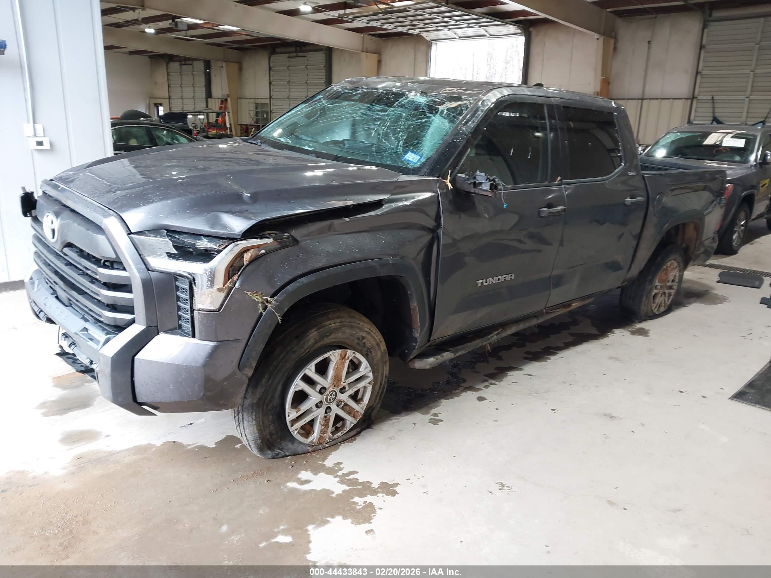 TOYOTA TUNDRA image 2