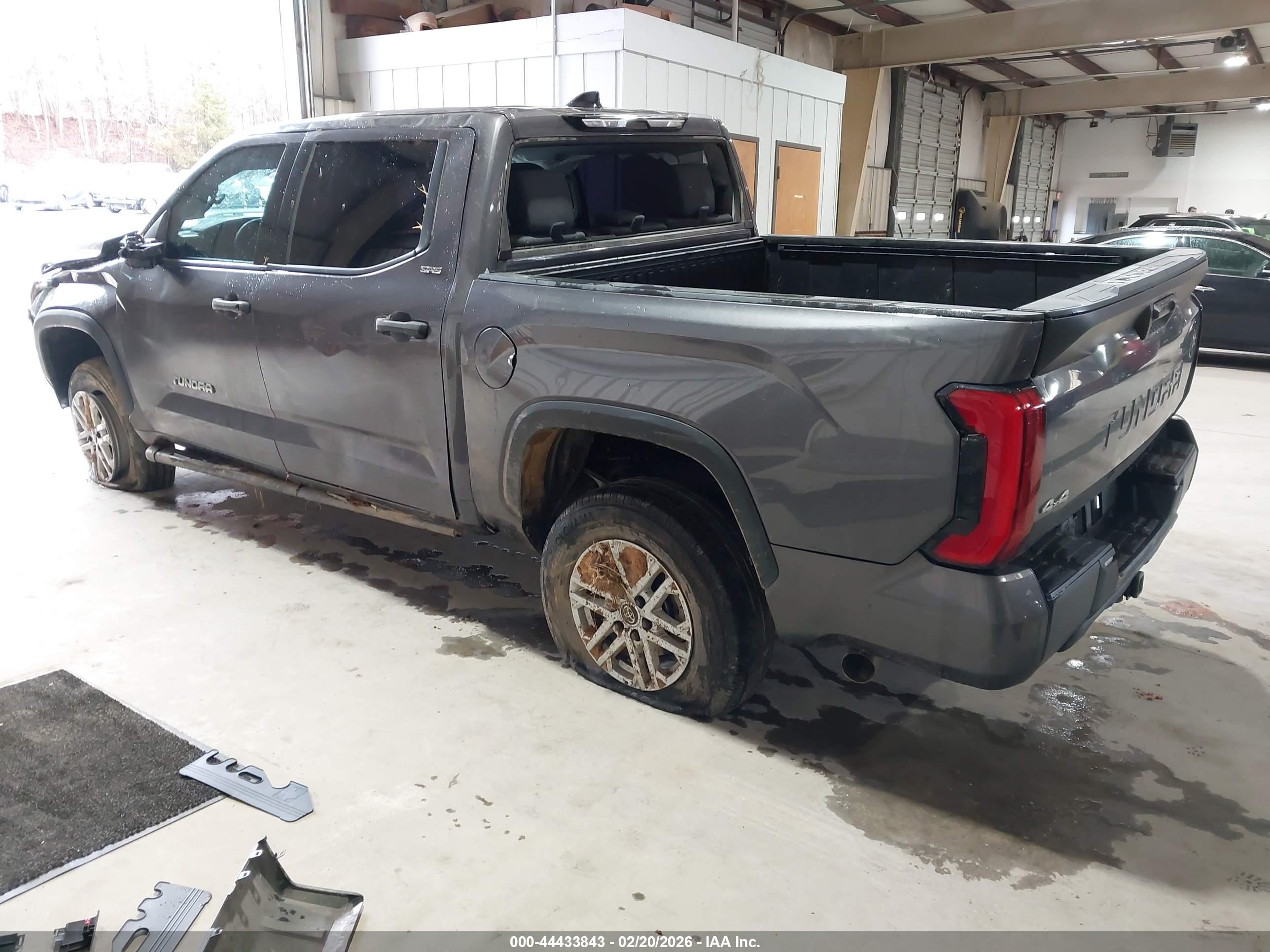 TOYOTA TUNDRA image 3