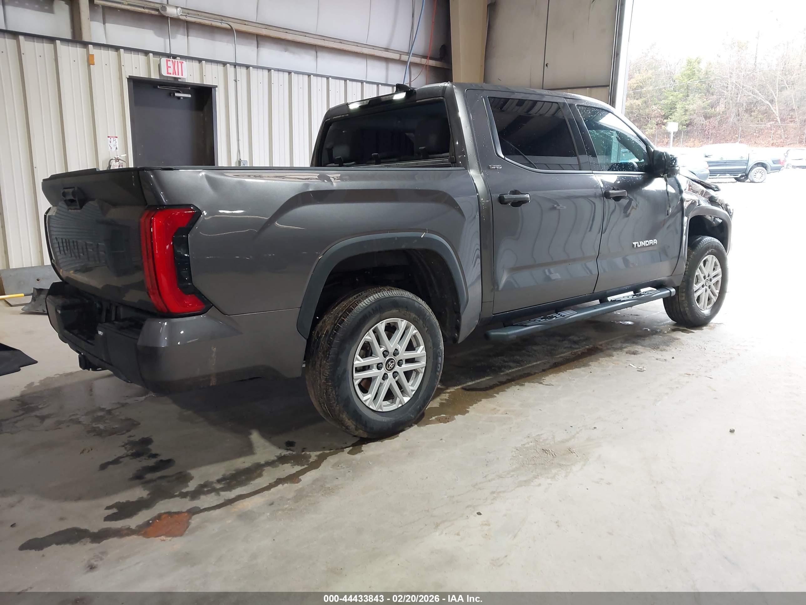 TOYOTA TUNDRA image 4