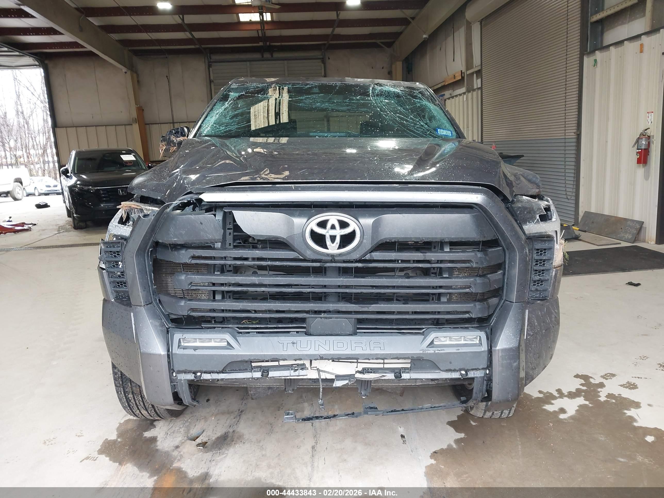 TOYOTA TUNDRA image 6