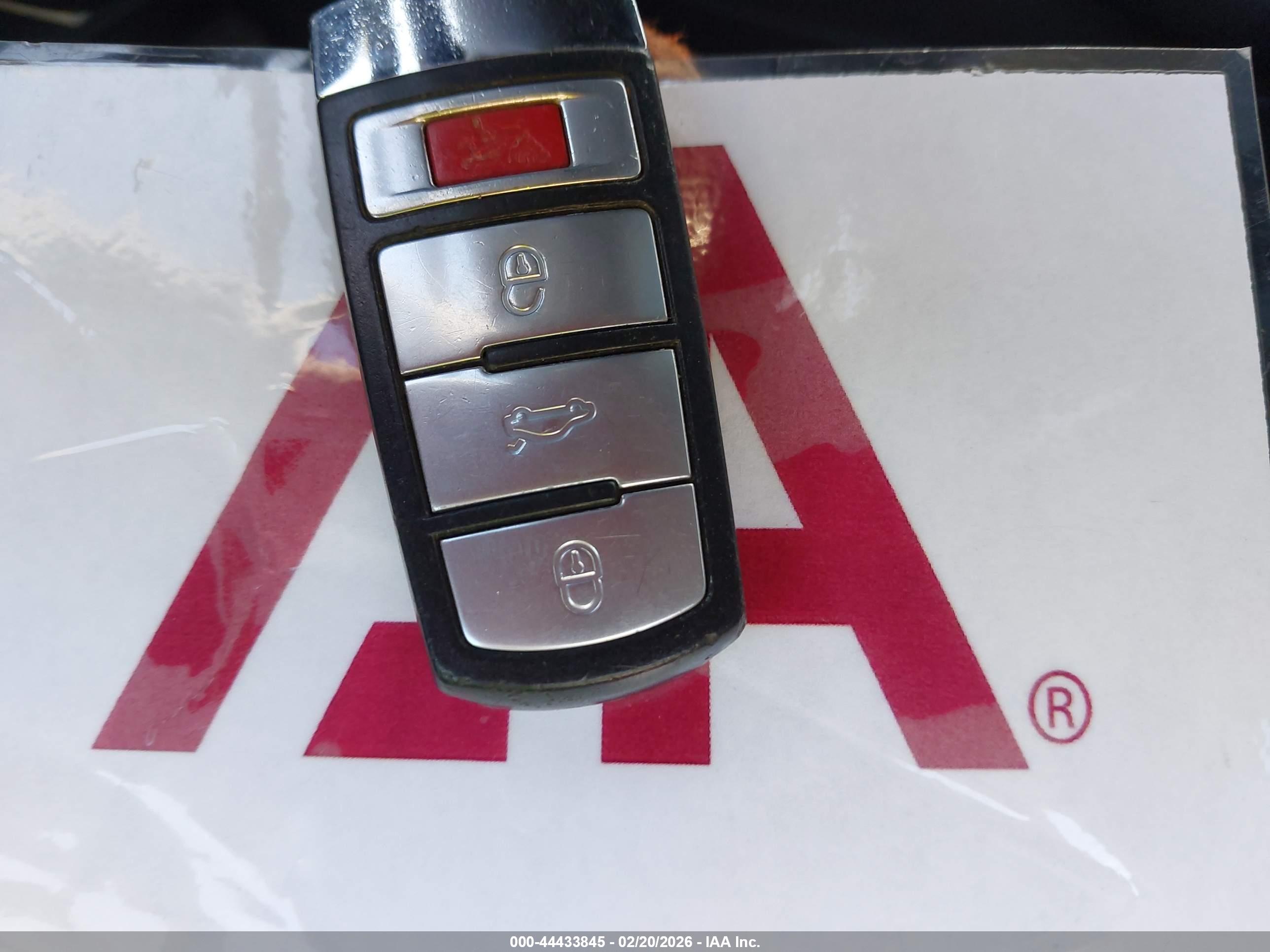 VOLKSWAGEN PASSAT image 11
