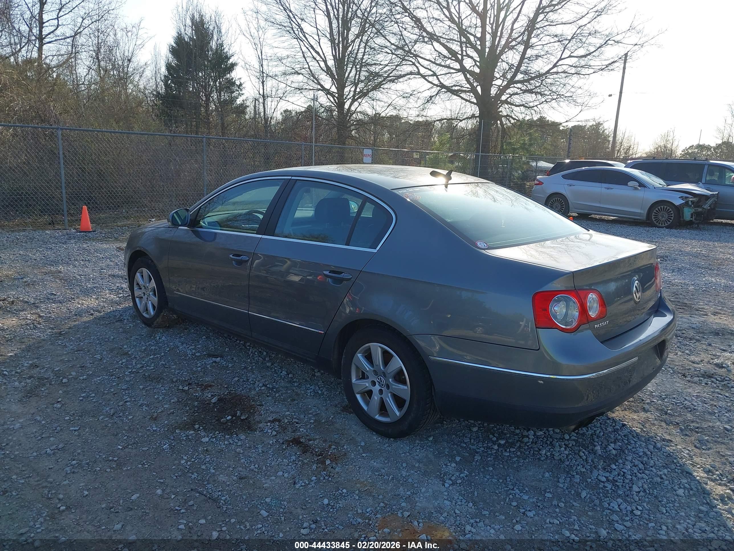 VOLKSWAGEN PASSAT image 3