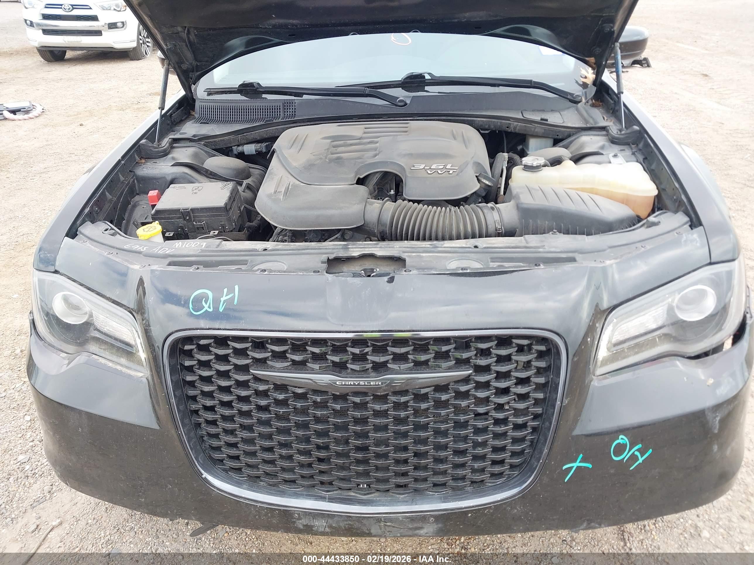 CHRYSLER 300 image 10