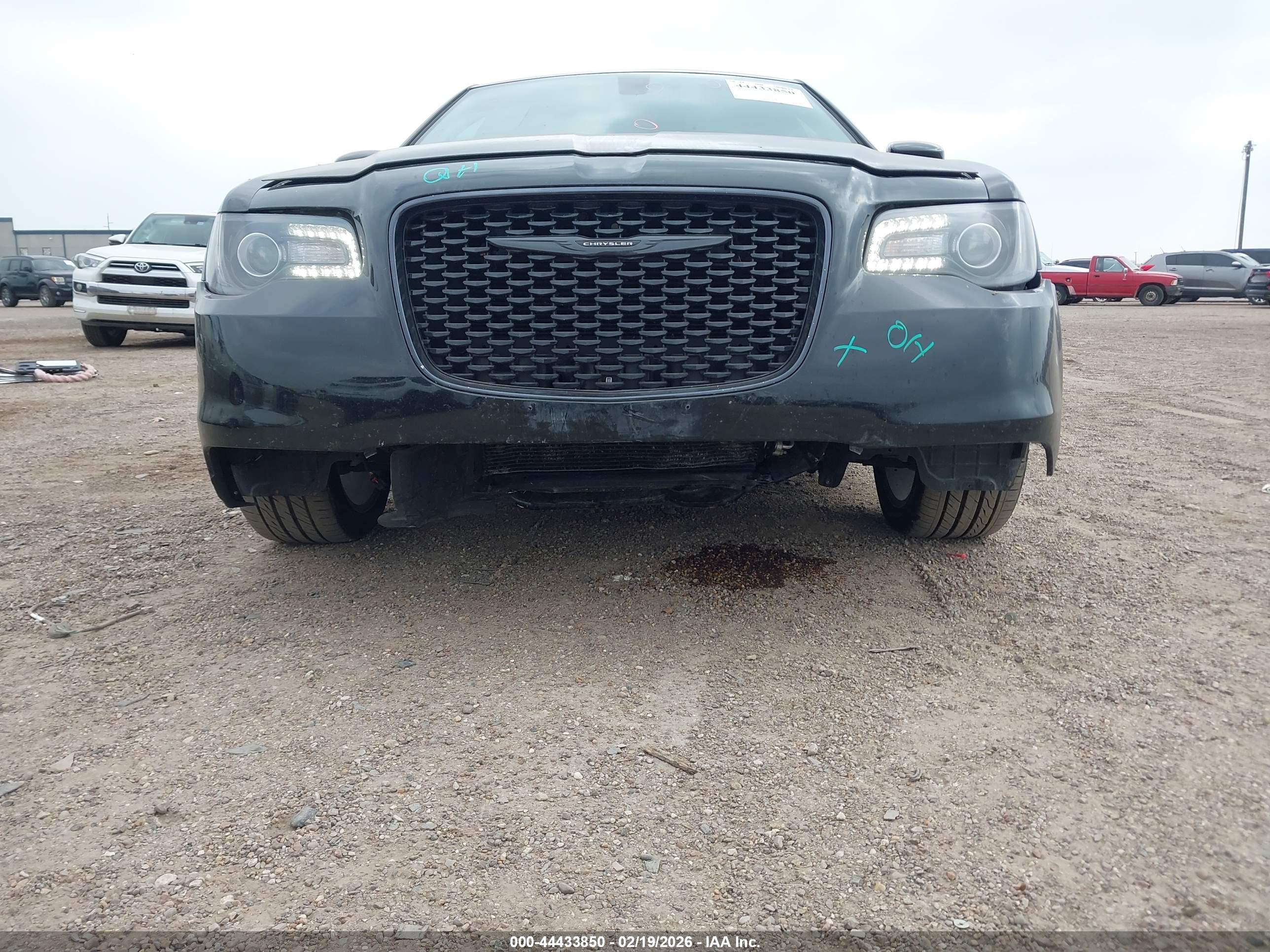 CHRYSLER 300 image 6