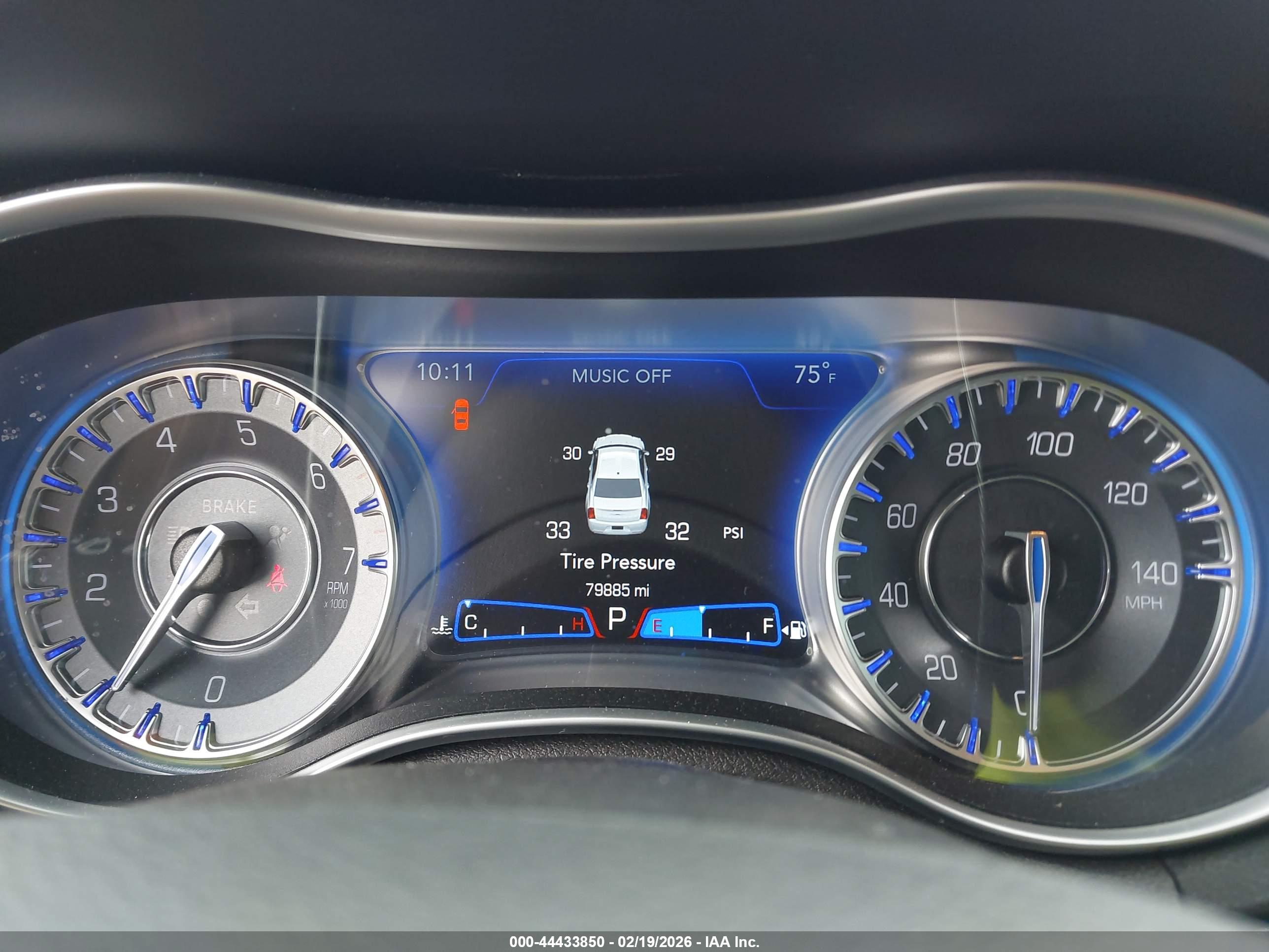 CHRYSLER 300 image 7