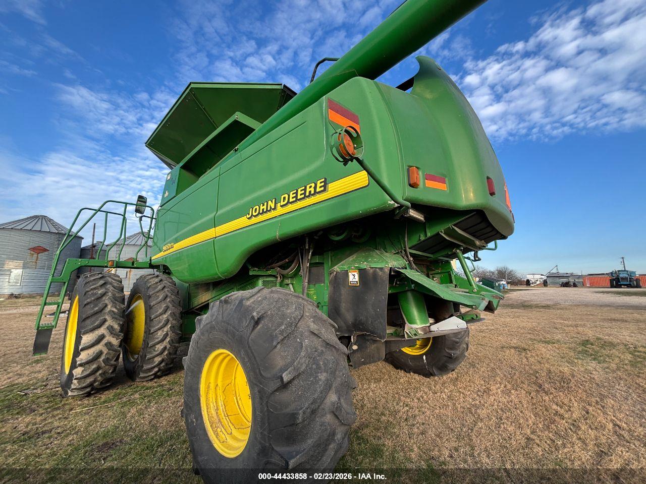 JOHN DEERE image 3