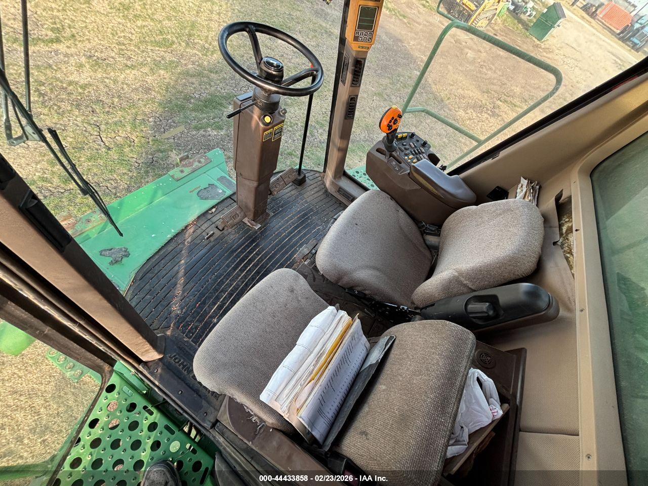 JOHN DEERE image 5