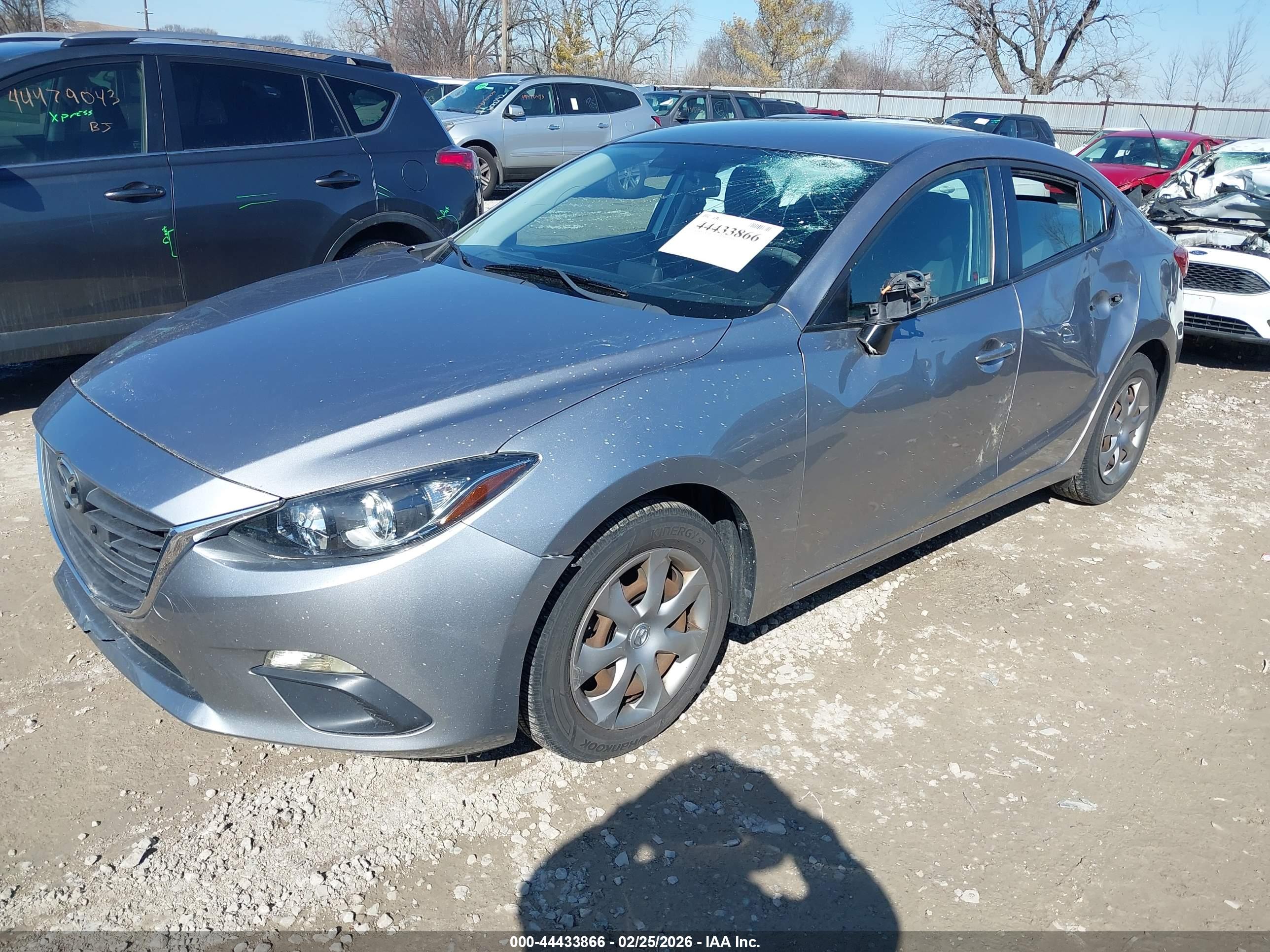 MAZDA MAZDA3 image 2