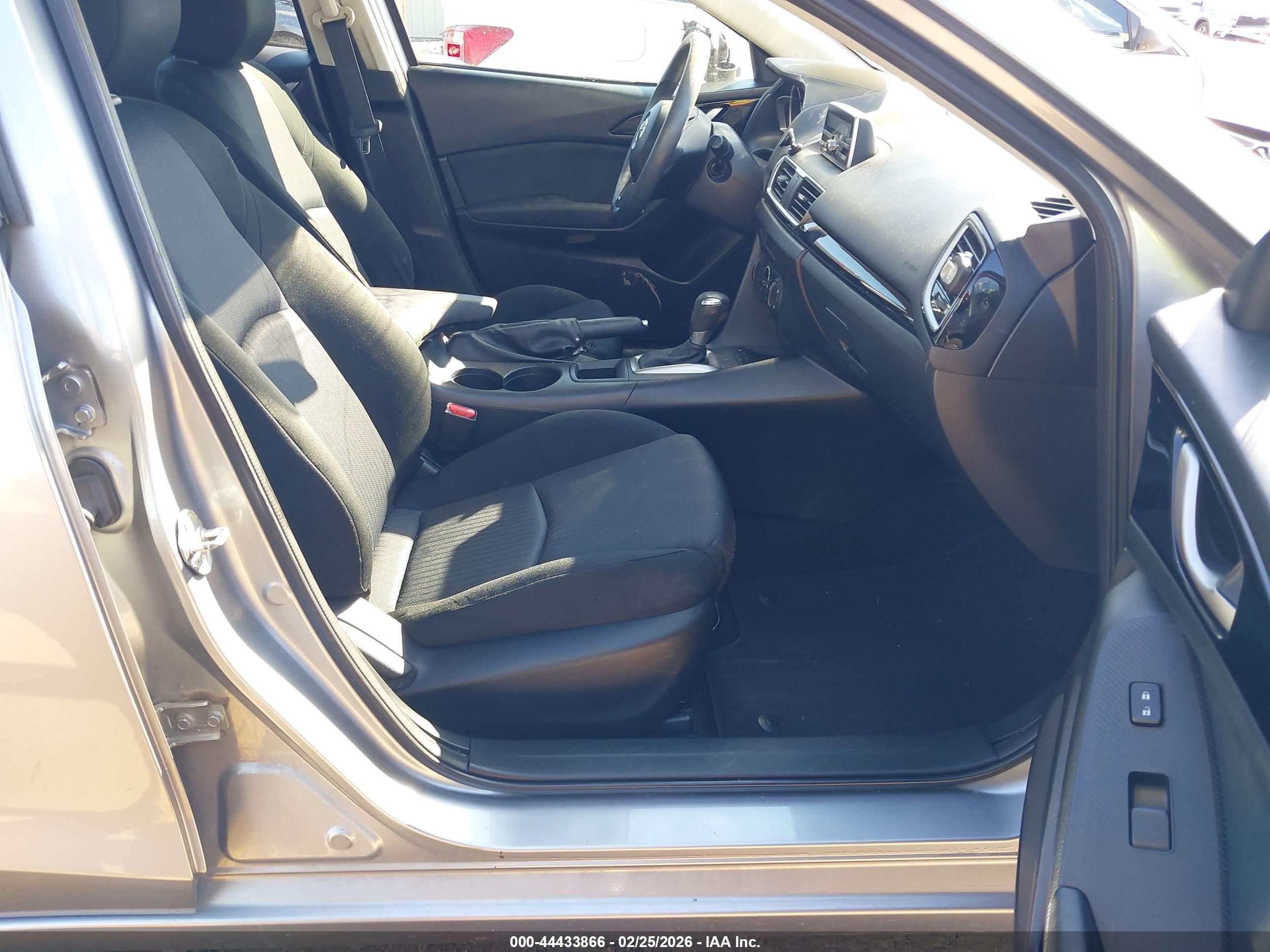 MAZDA MAZDA3 image 5