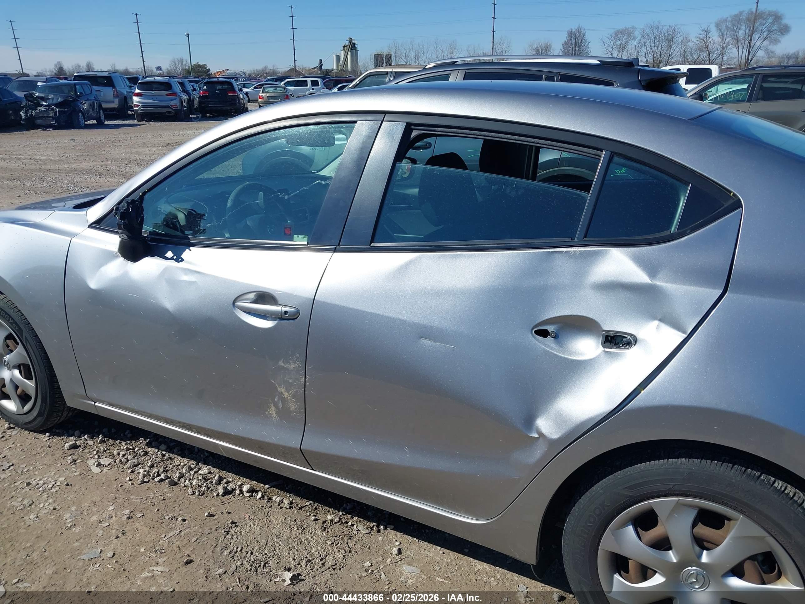MAZDA MAZDA3 image 6