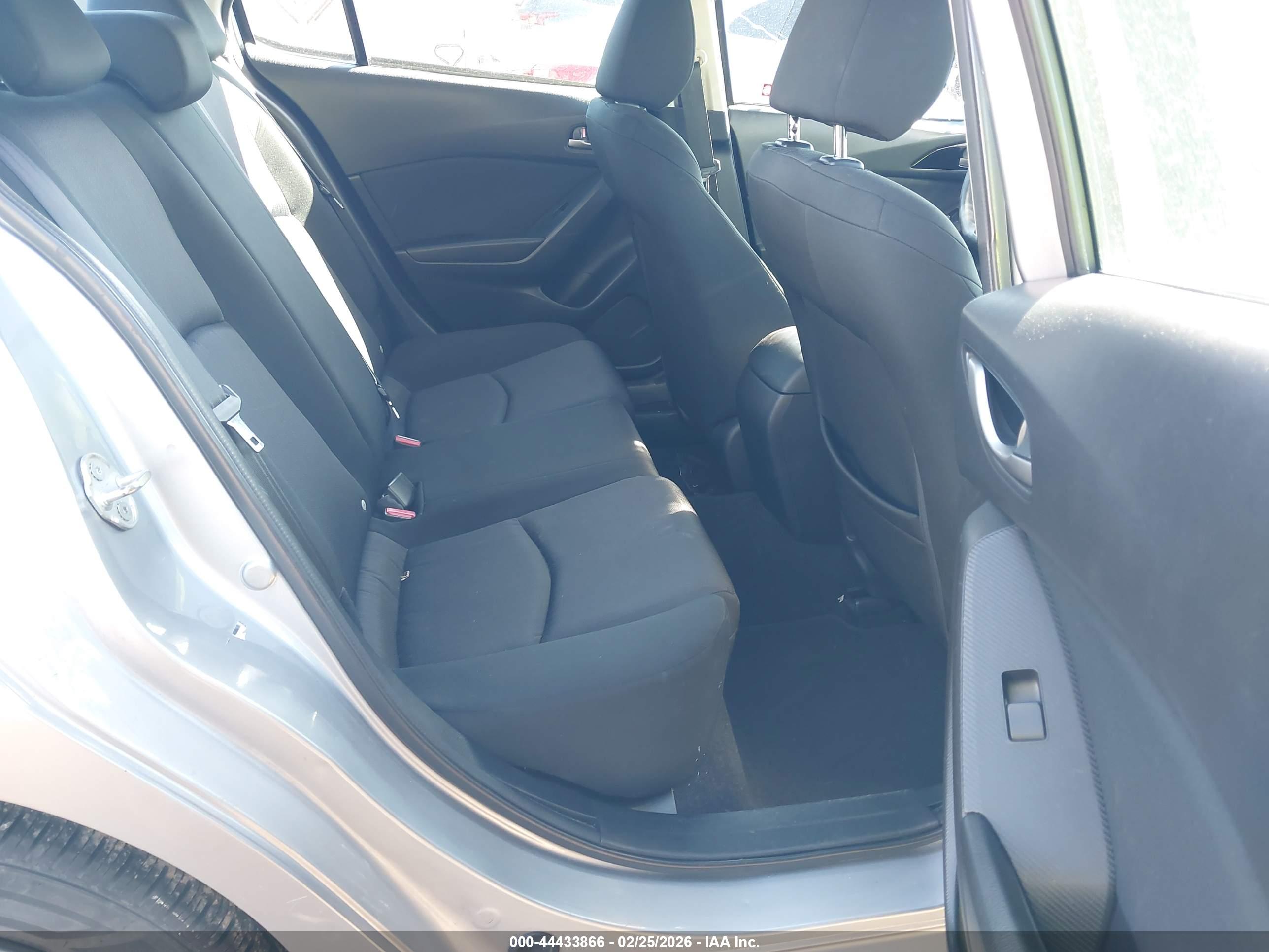 MAZDA MAZDA3 image 8