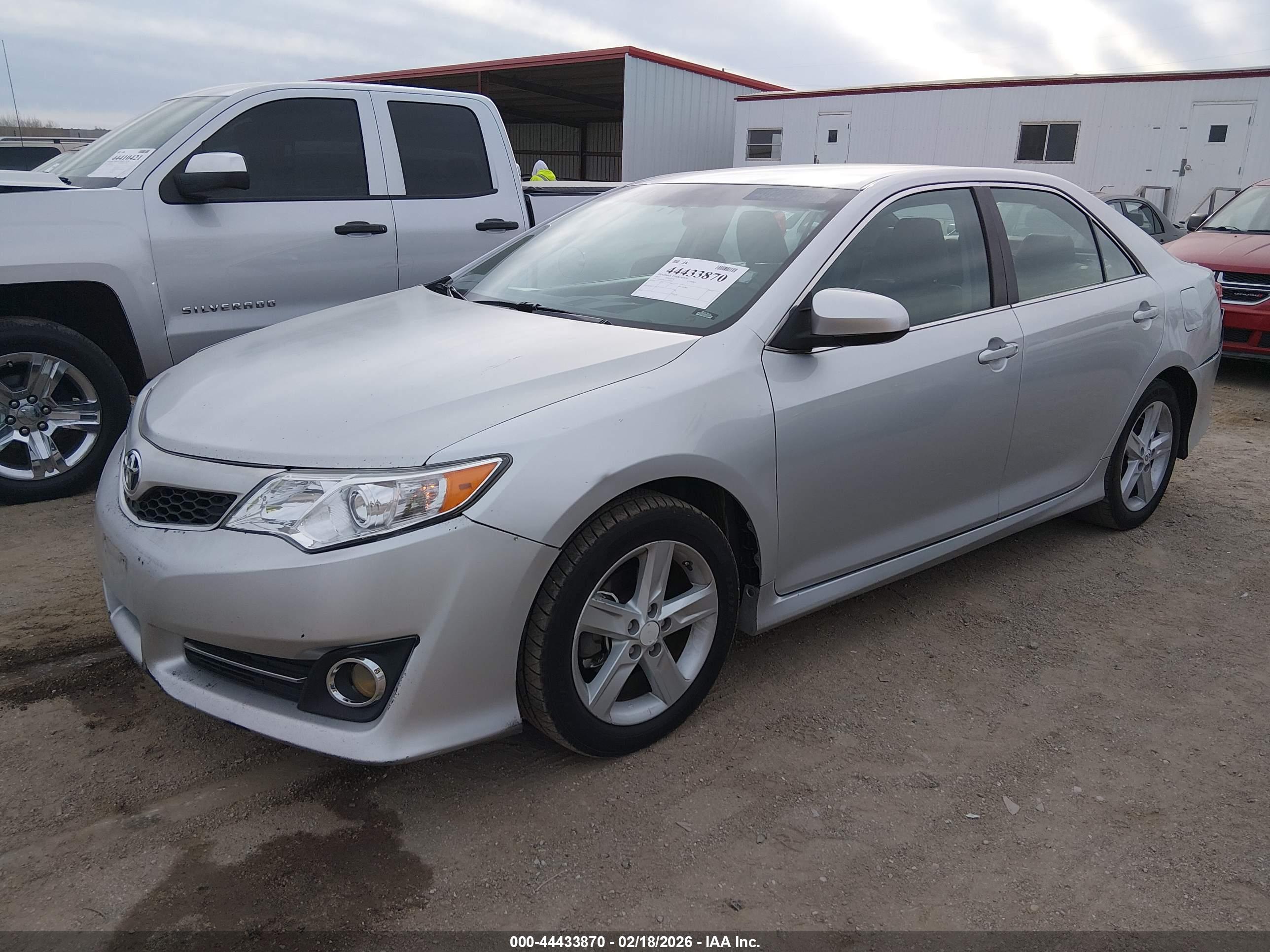 TOYOTA CAMRY image 2