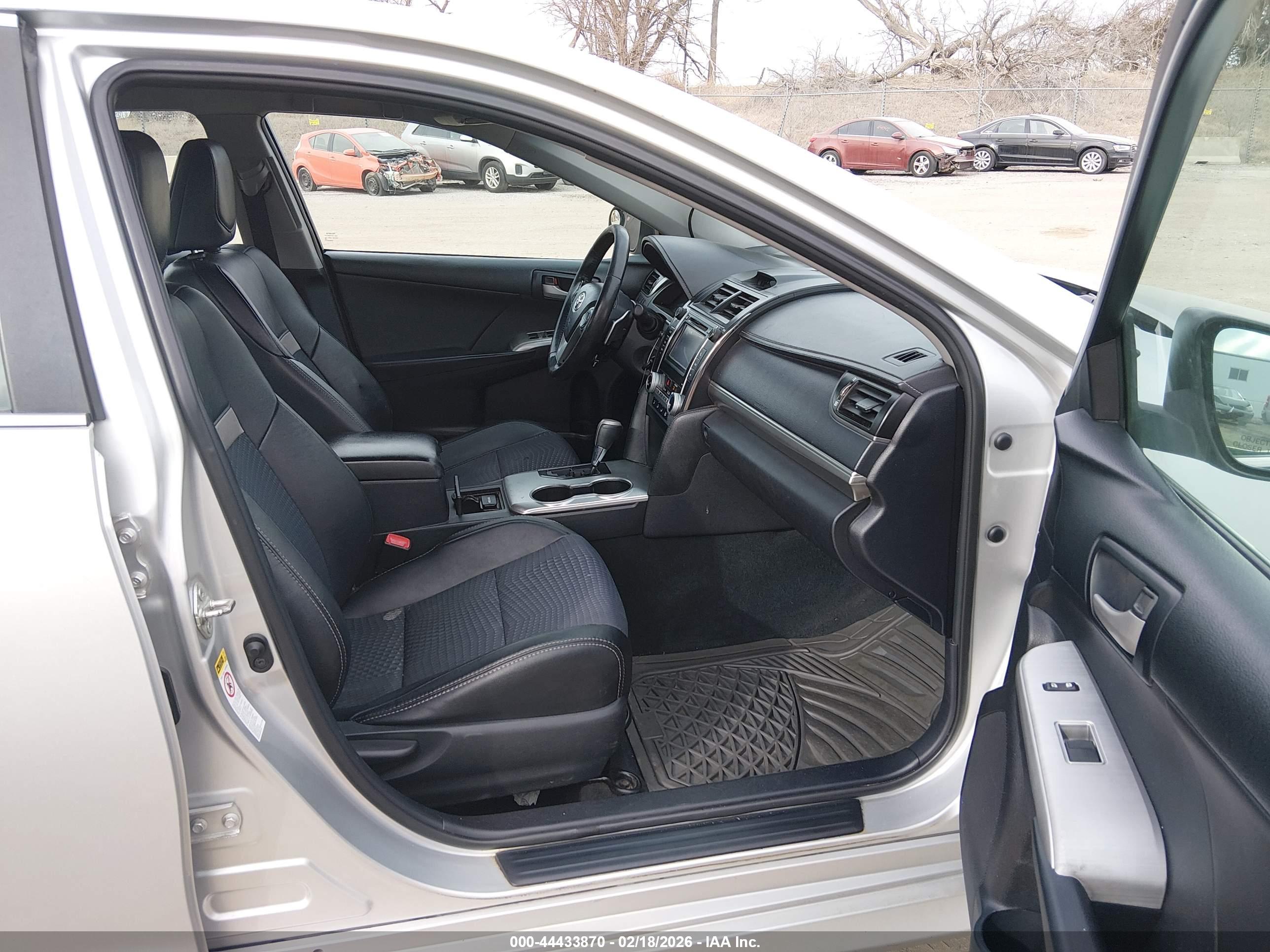 TOYOTA CAMRY image 5