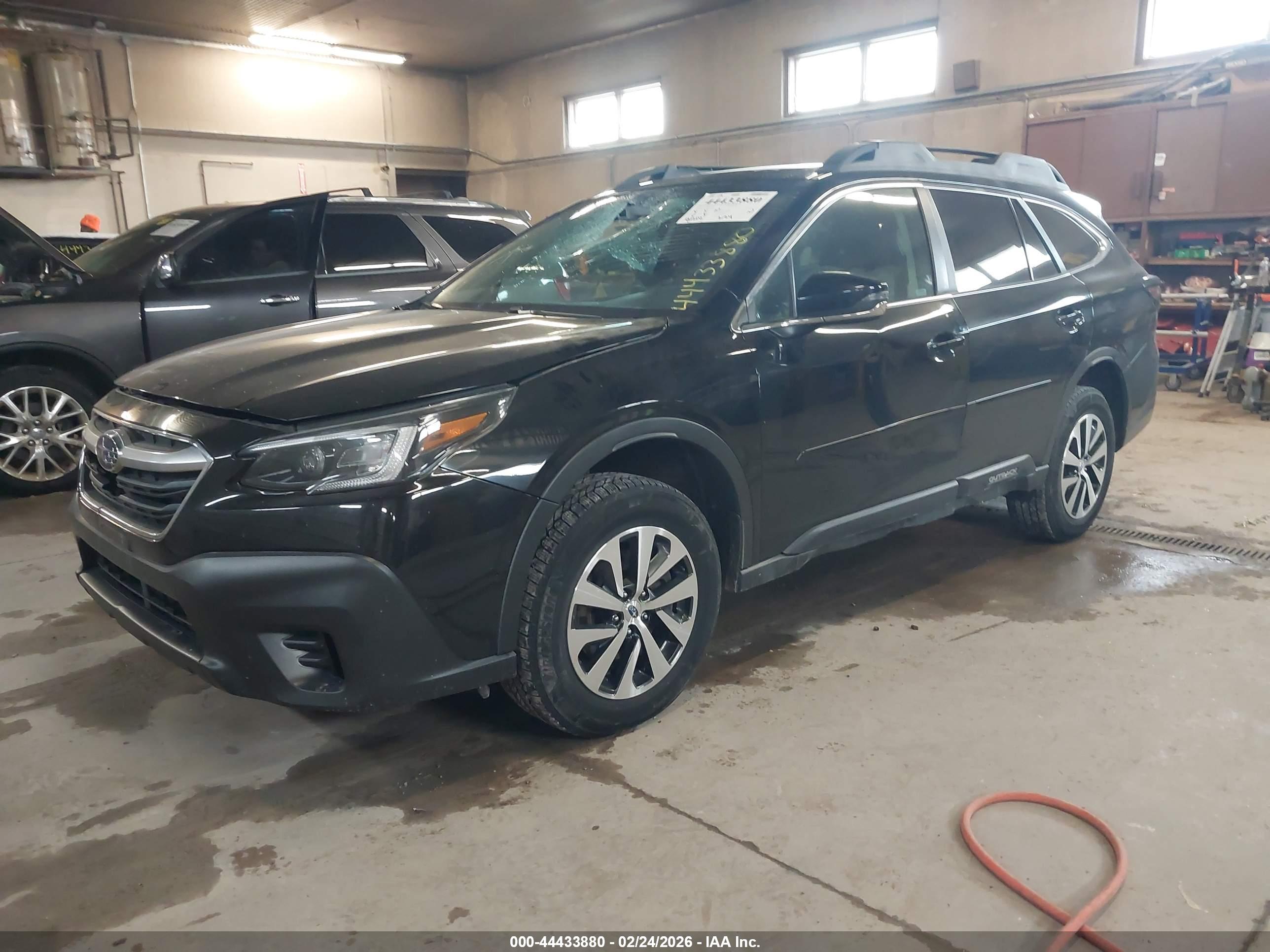 SUBARU OUTBACK image 2