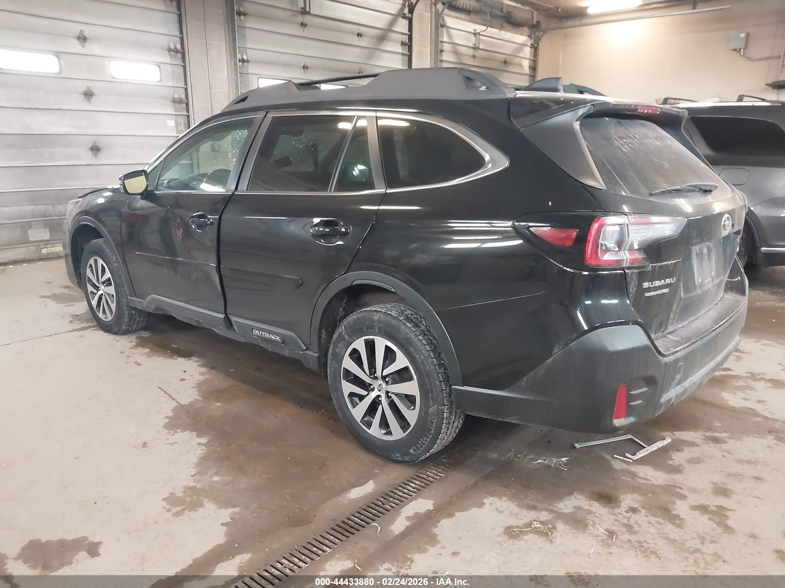 SUBARU OUTBACK image 3