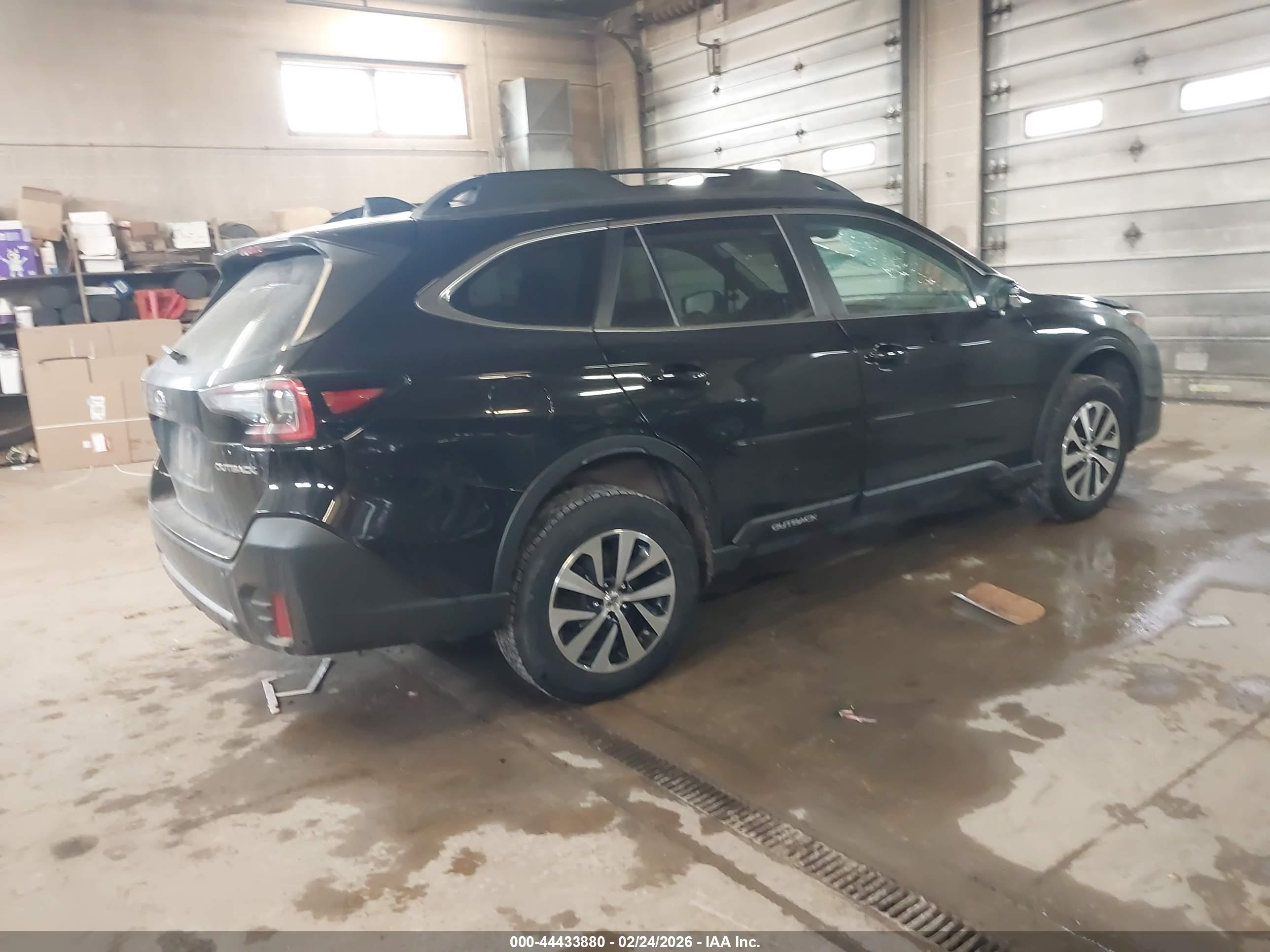 SUBARU OUTBACK image 4