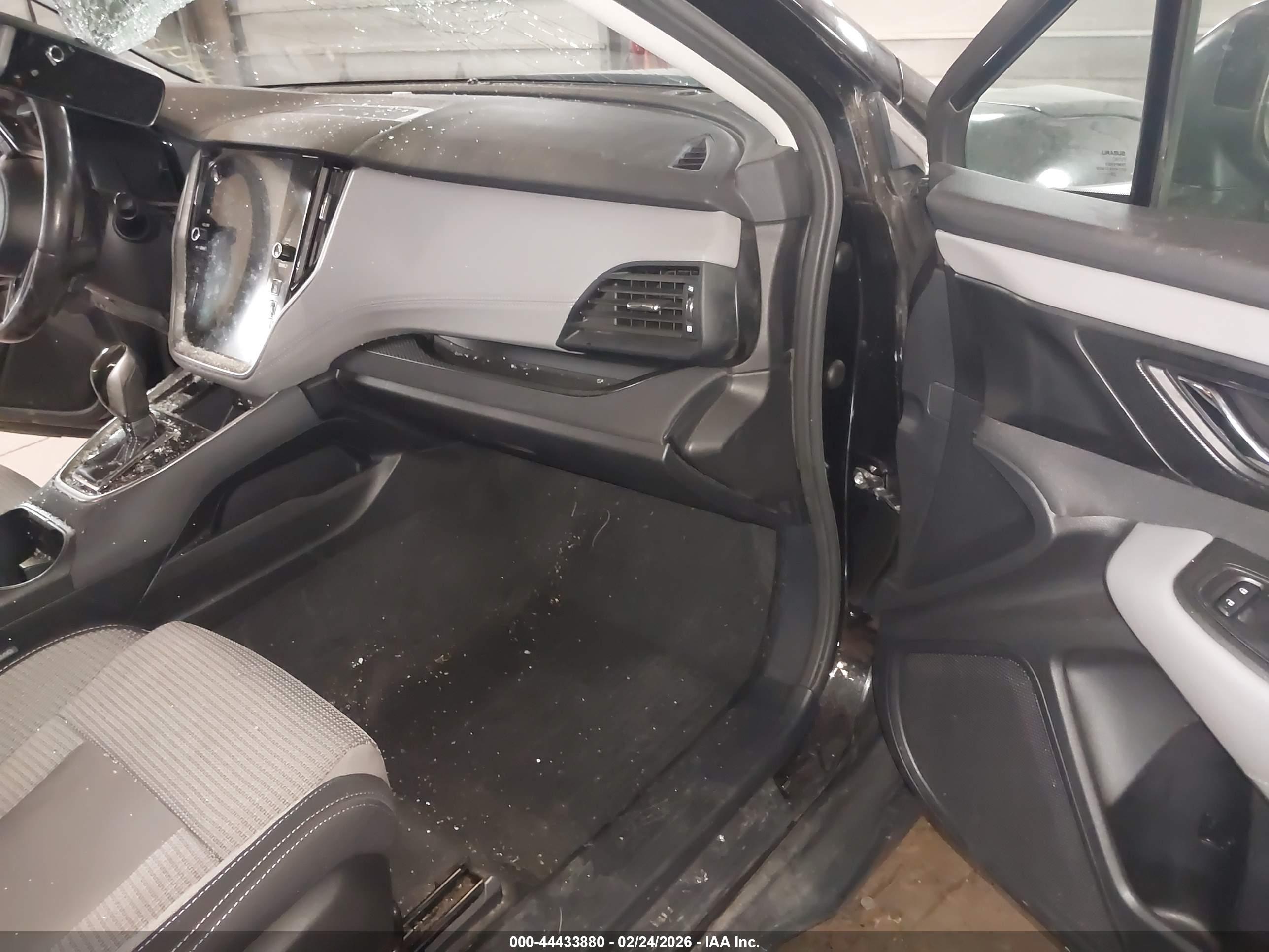 SUBARU OUTBACK image 5
