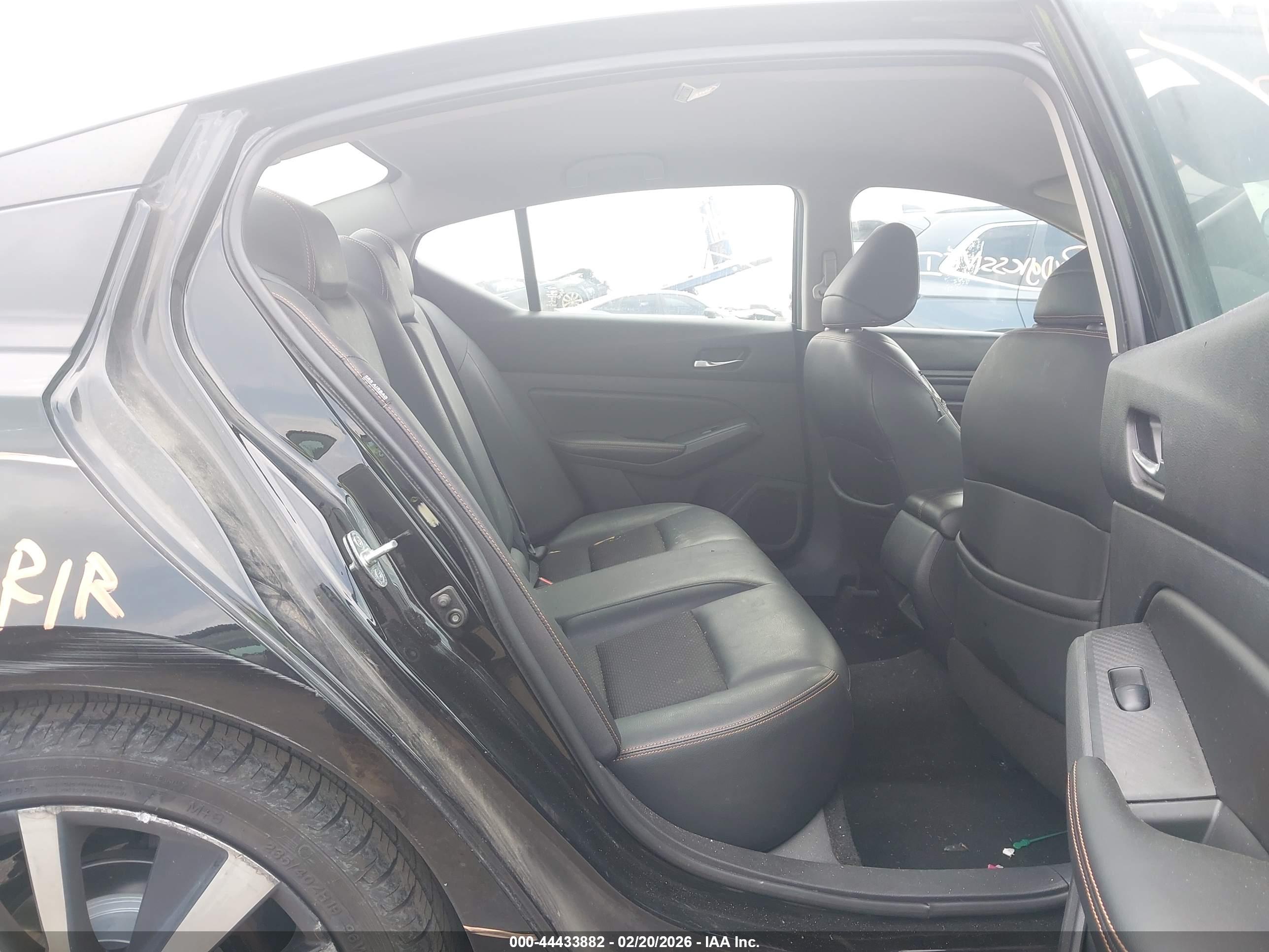 NISSAN ALTIMA image 8